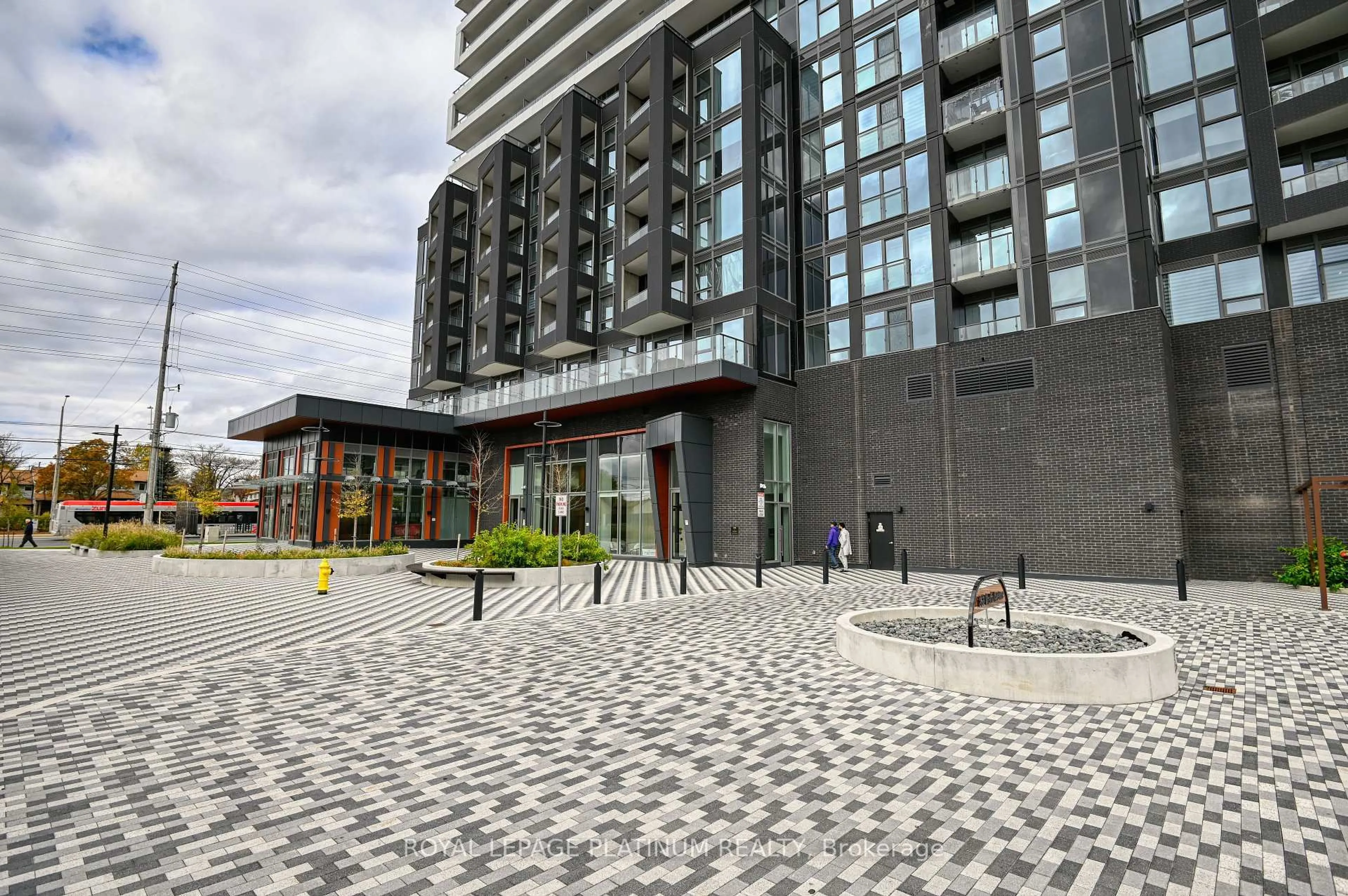 Patio, street for 260 Malta Ave #302, Brampton Ontario L6Y 6L7