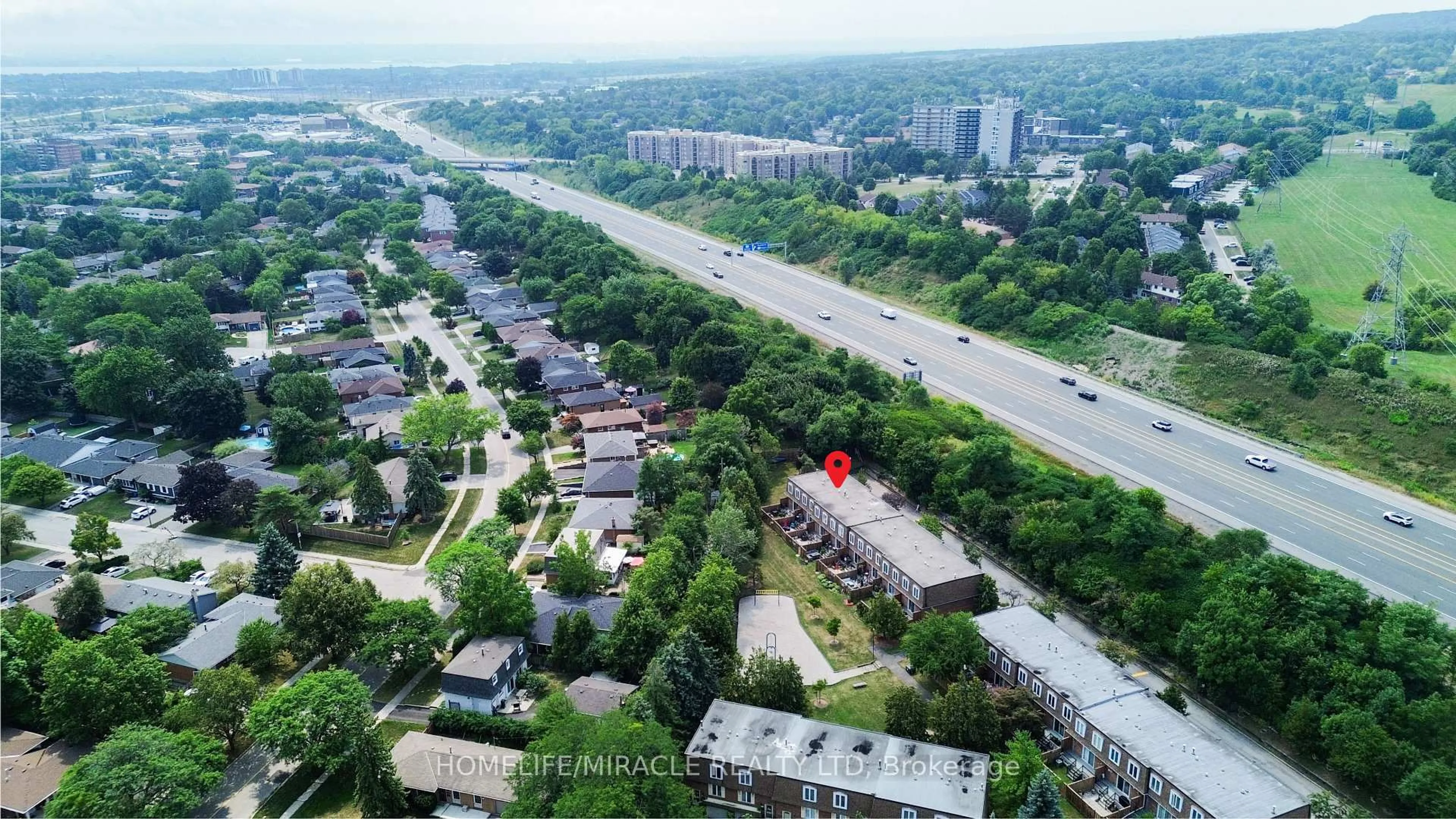A pic from outside/outdoor area/front of a property/back of a property/a pic from drone, street for 1548 Westminster Pl, Burlington Ontario L7P 2B5