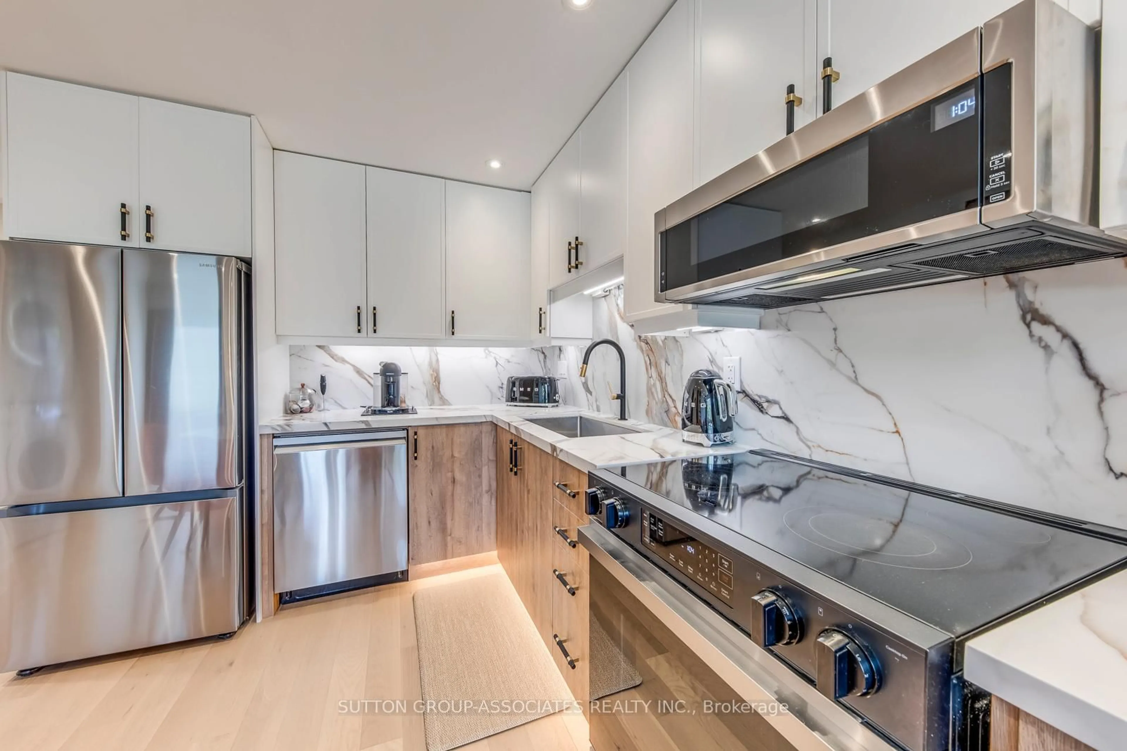 Contemporary kitchen, unknown for 359 Harvie Ave, Toronto Ontario M6E 4L6