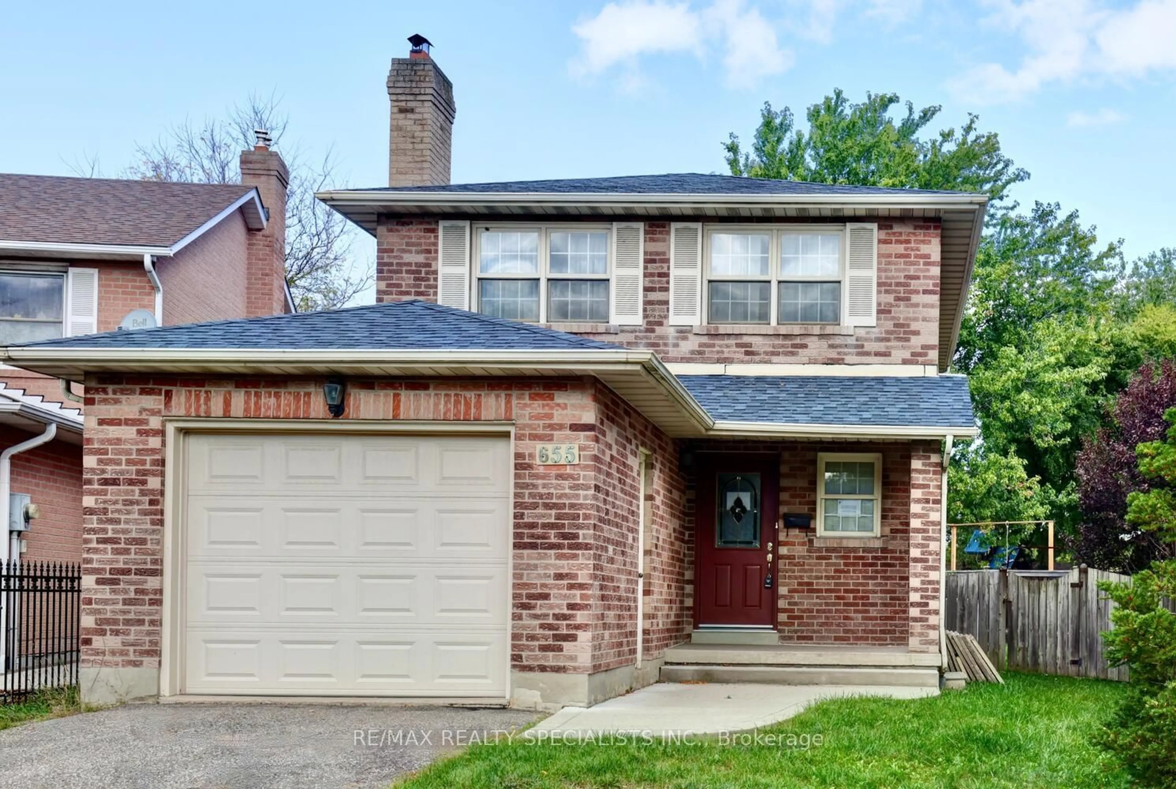 Home with brick exterior material, street for 655 Paragon Pl, Mississauga Ontario L5B 2Z6