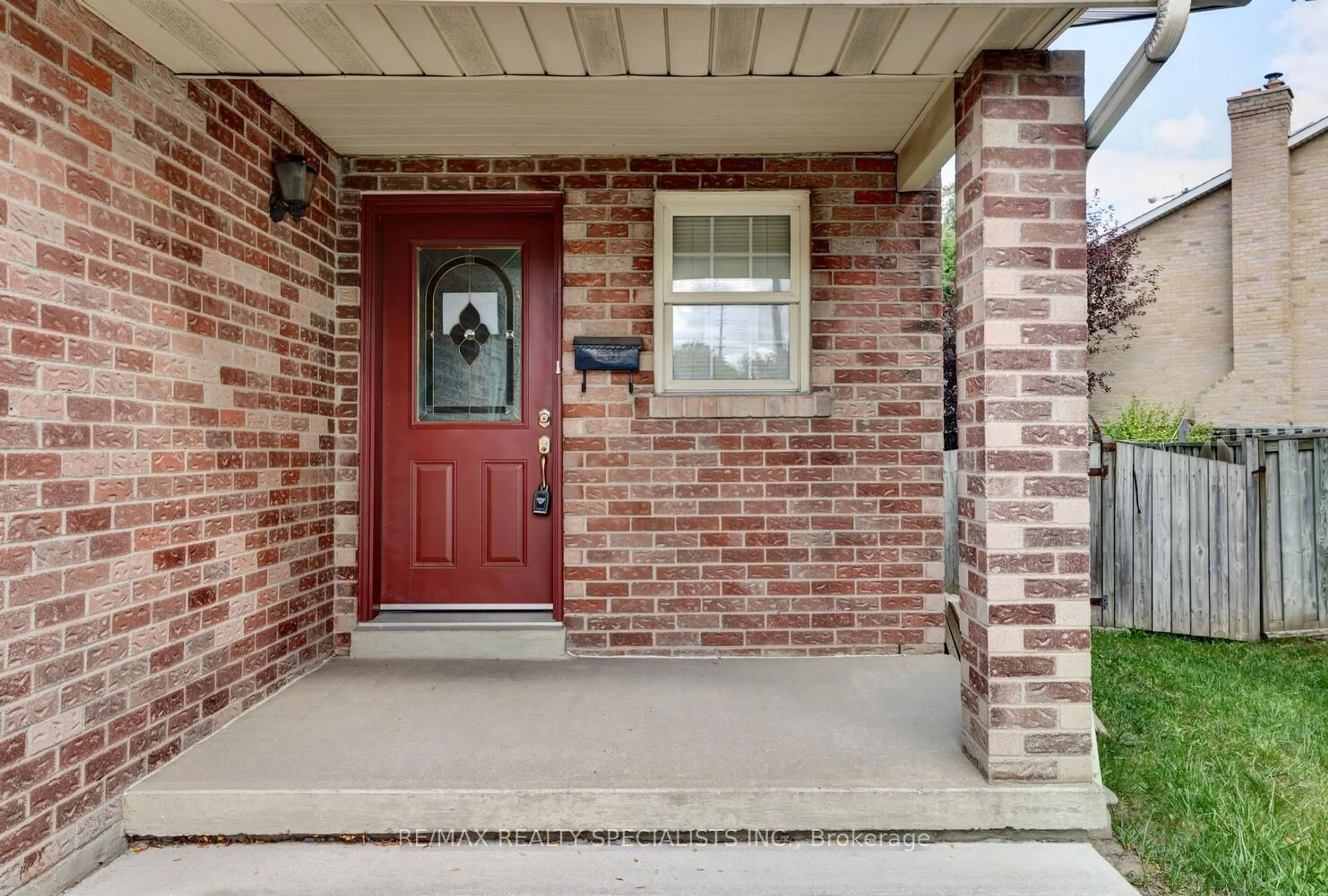 Home with brick exterior material, street for 655 Paragon Pl, Mississauga Ontario L5B 2Z6
