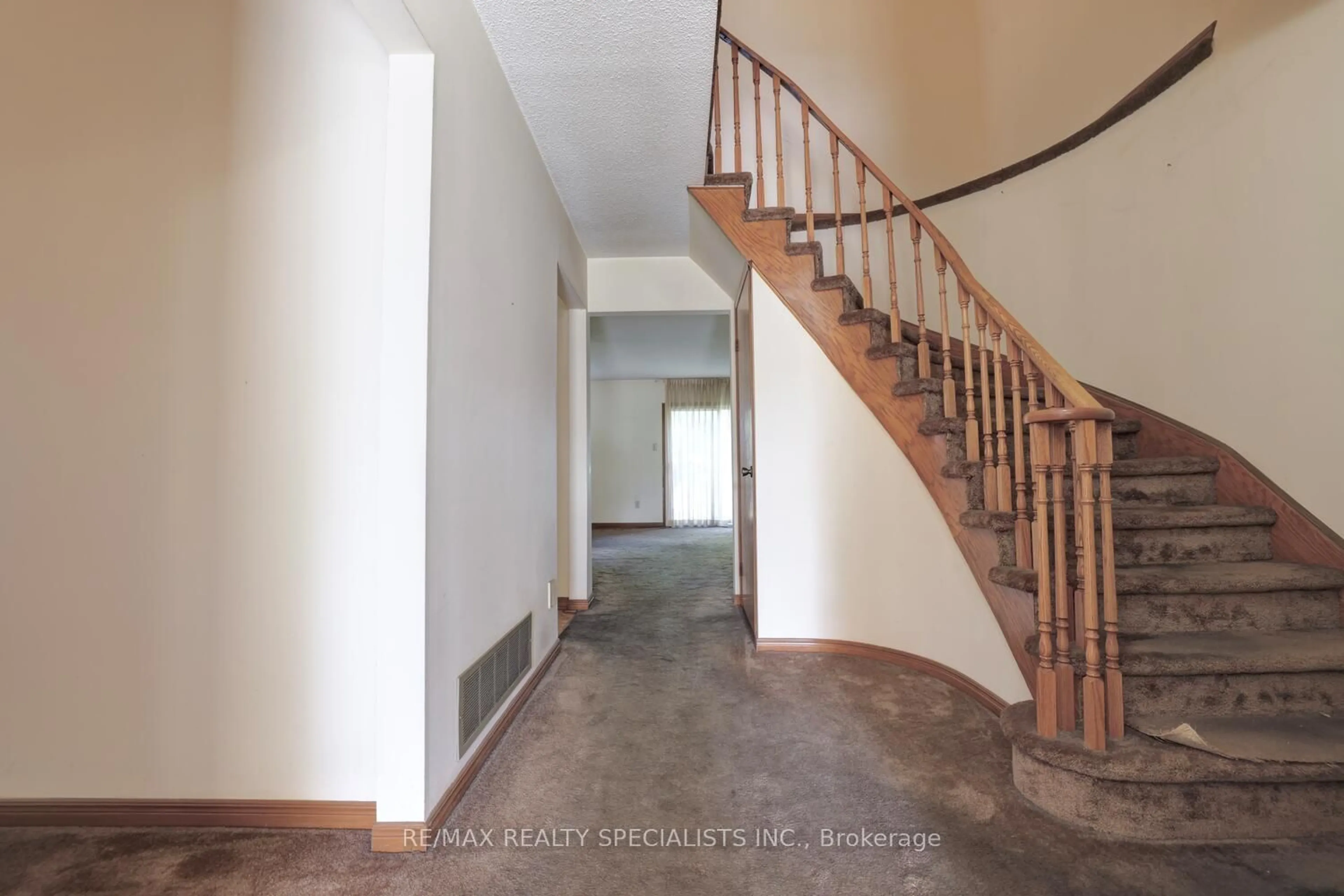 Unknown for 655 Paragon Pl, Mississauga Ontario L5B 2Z6