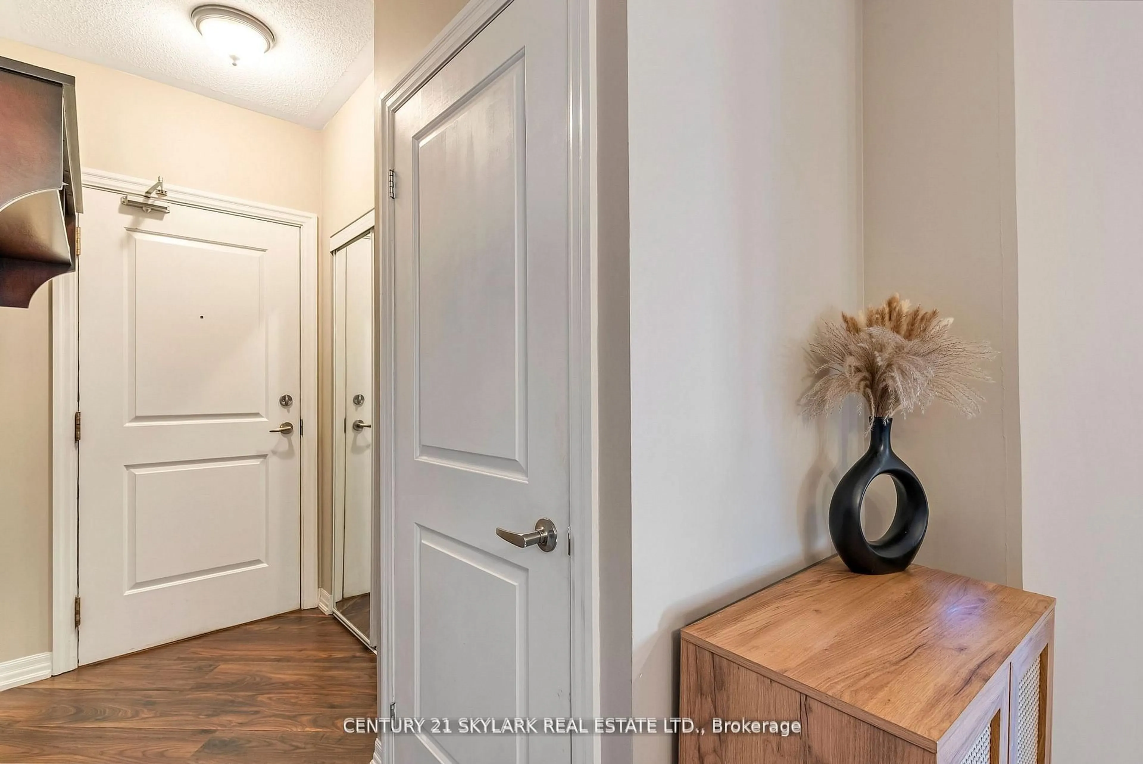 Indoor entryway for 245 Dalesford Rd #516, Toronto Ontario M8Y 4H7