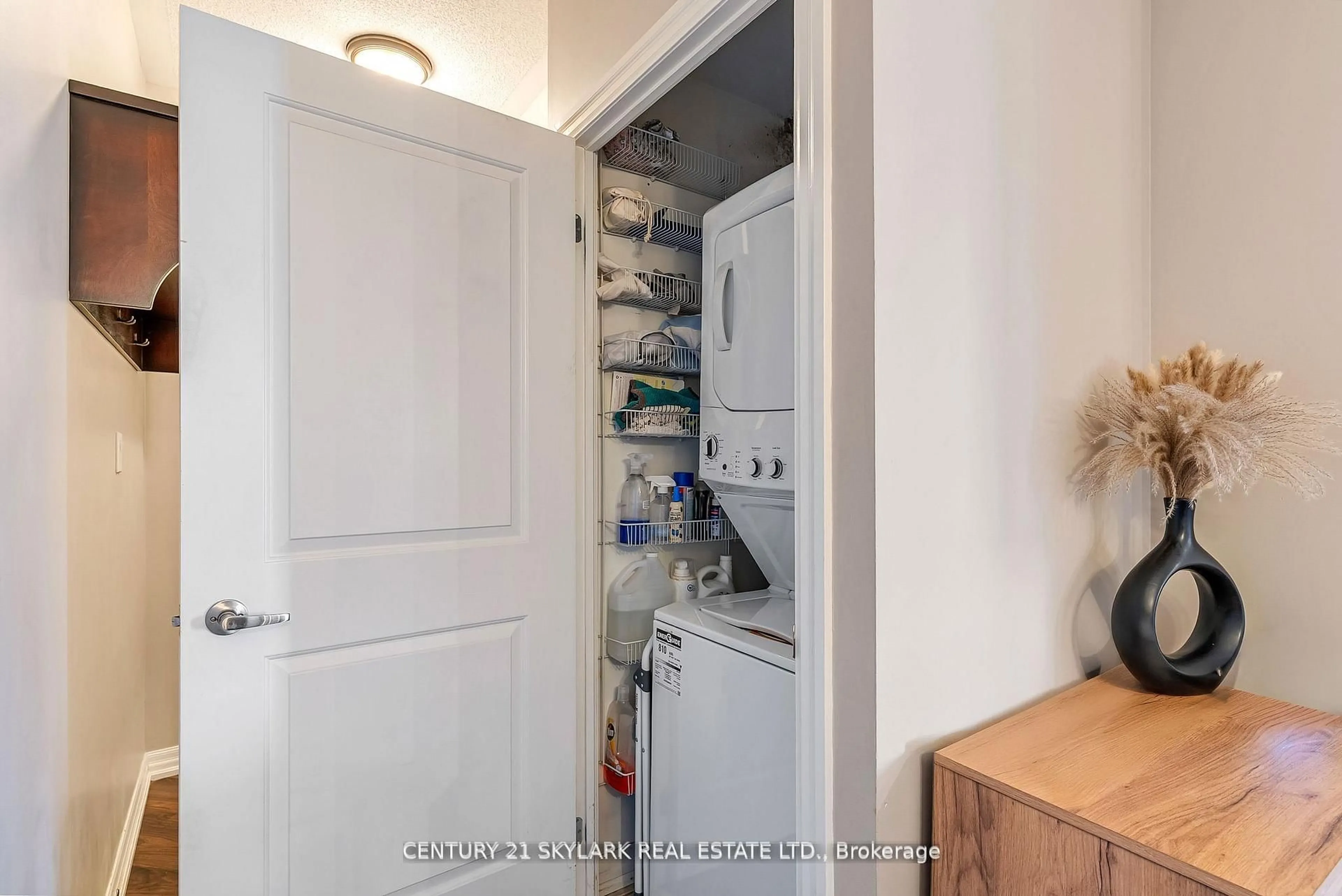 Laundry room for 245 Dalesford Rd #516, Toronto Ontario M8Y 4H7