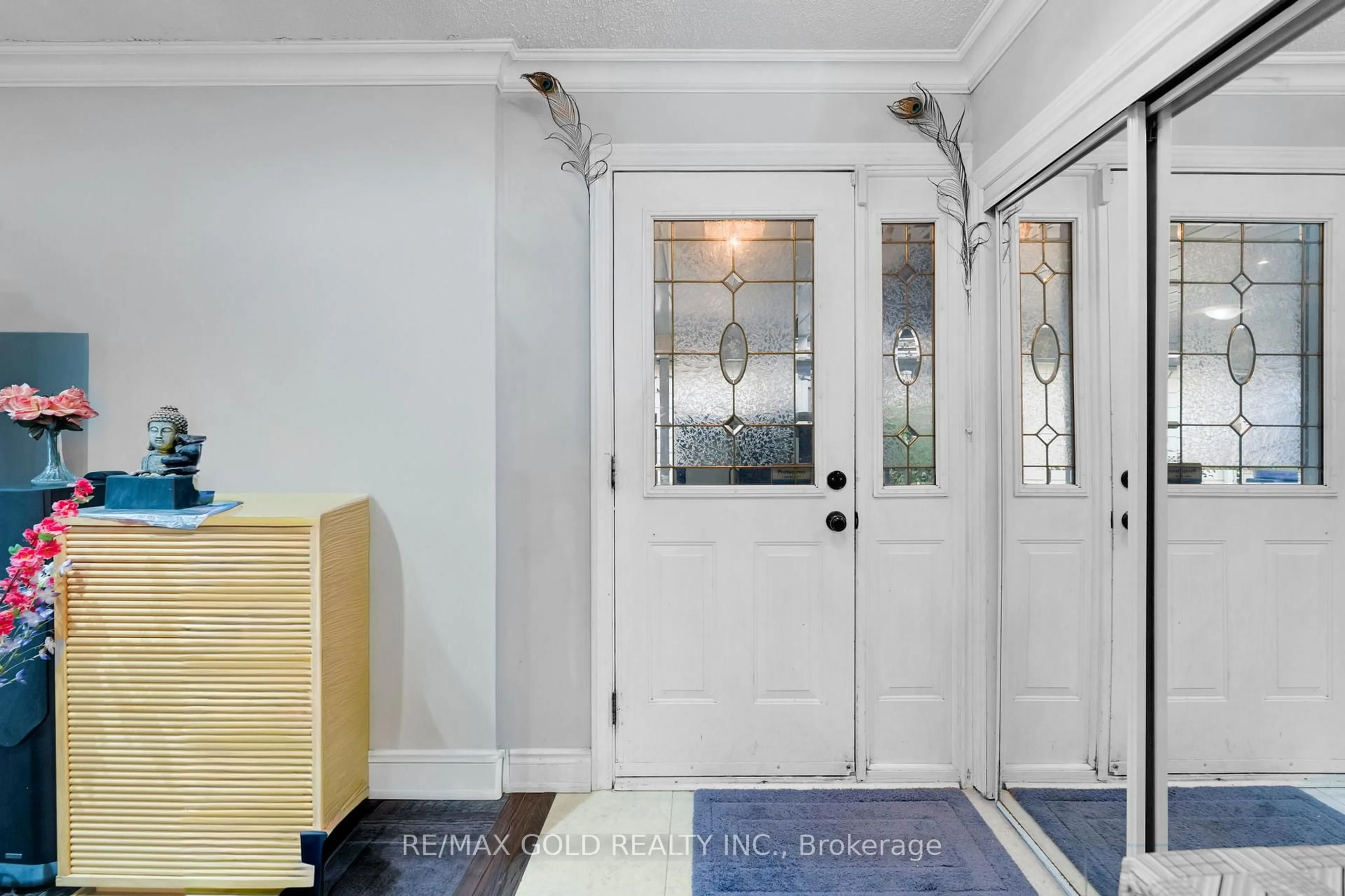 Indoor entryway for 13 TULLAMORE Rd, Brampton Ontario L6W 1J7