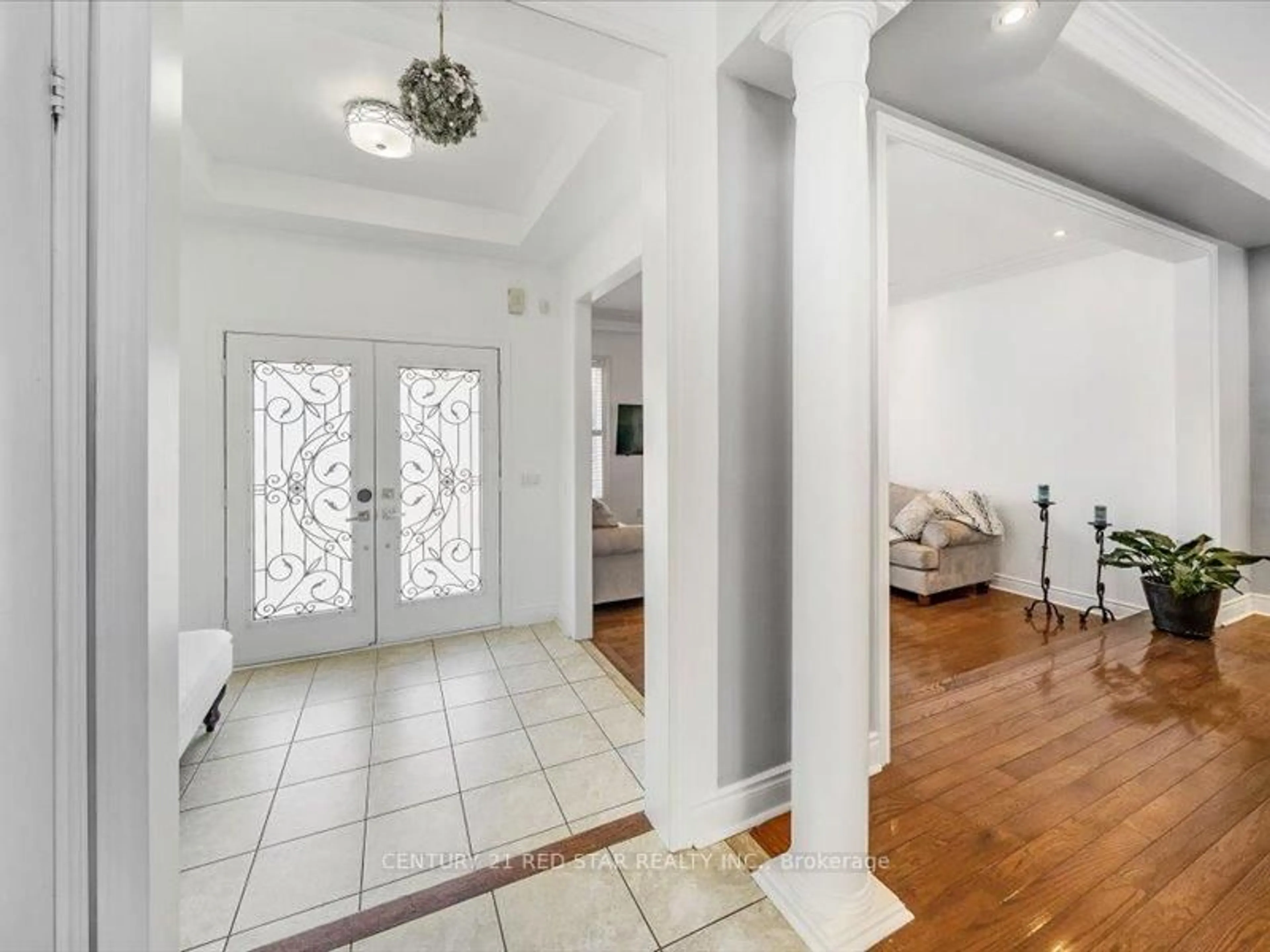 Indoor entryway for 31 Eiffel Blvd, Brampton Ontario L6P 1V9