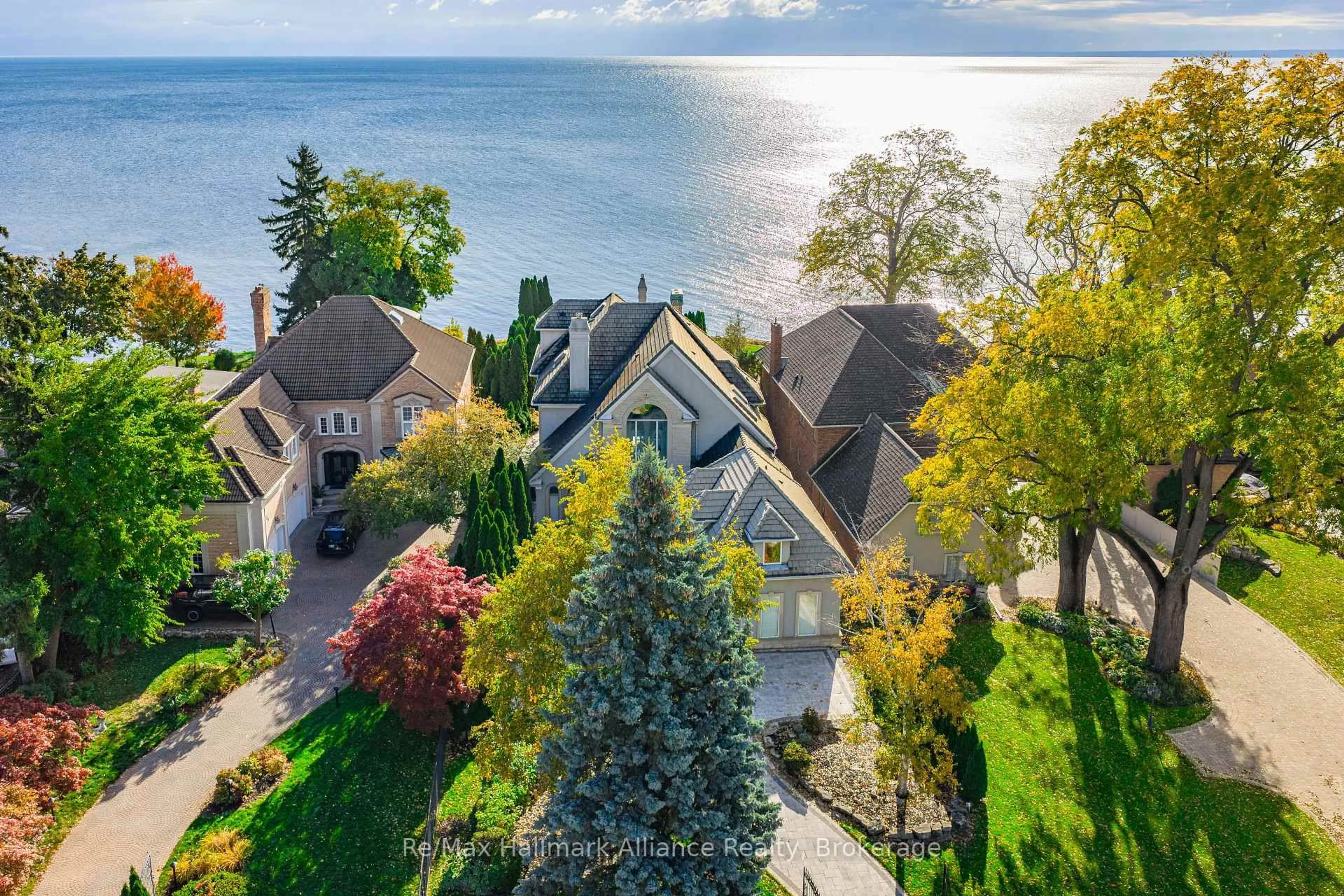 A pic from outside/outdoor area/front of a property/back of a property/a pic from drone, water/lake/river/ocean view for 3206 Shoreline Dr, Oakville Ontario L6L 5X4