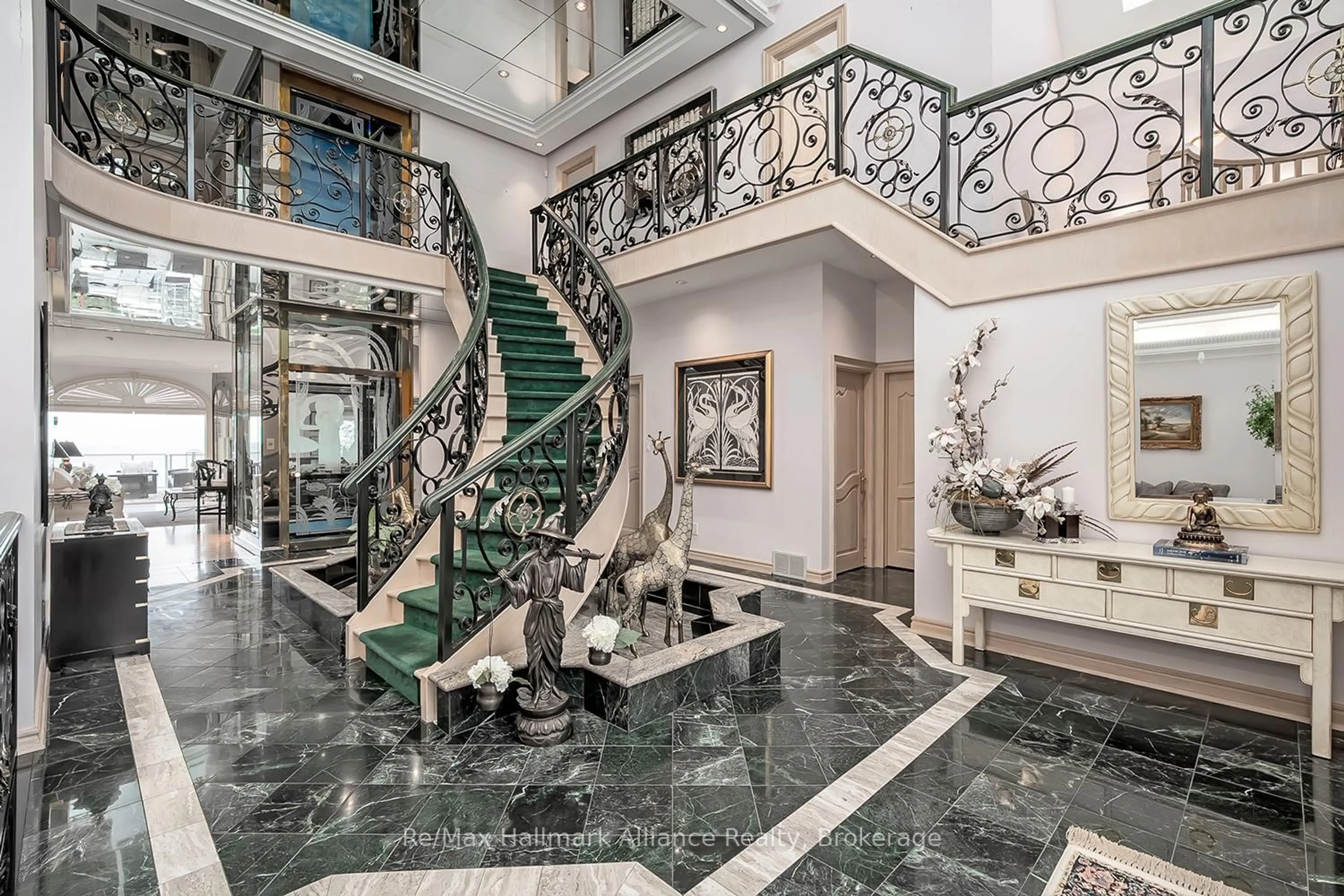 Indoor foyer for 3206 Shoreline Dr, Oakville Ontario L6L 5X4