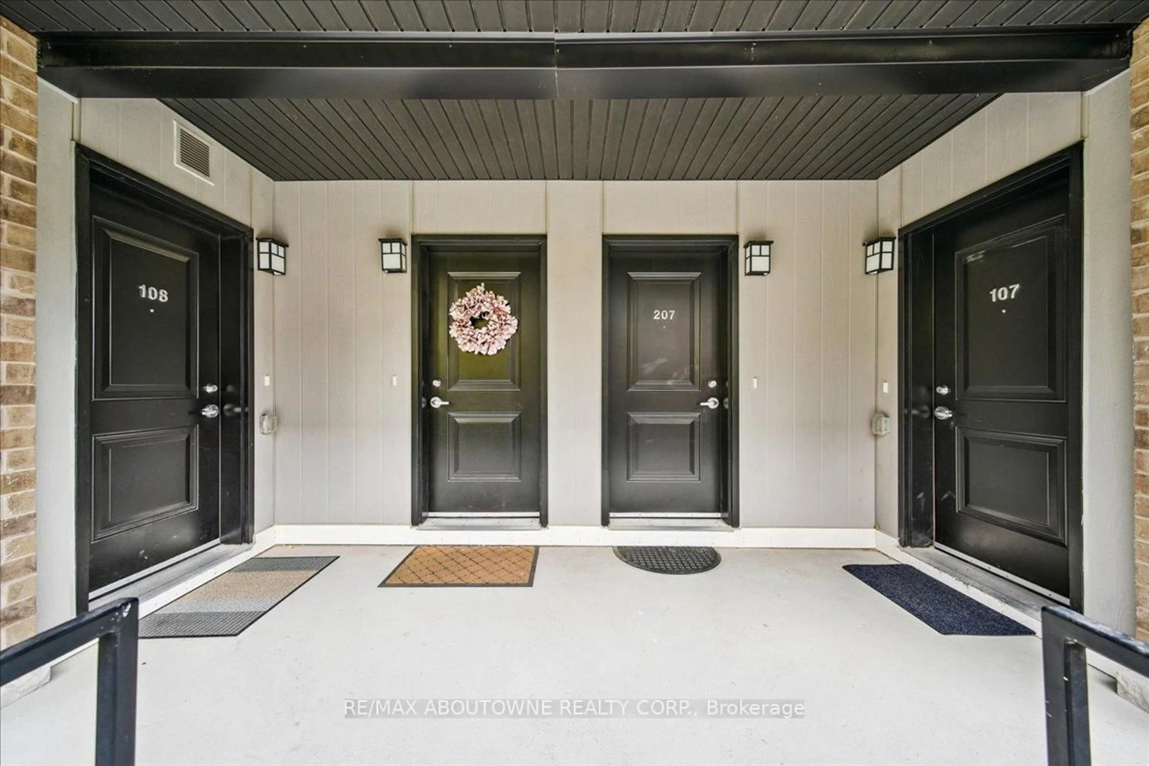 Indoor entryway for 1202 Main St #107, Milton Ontario L9T 9K8