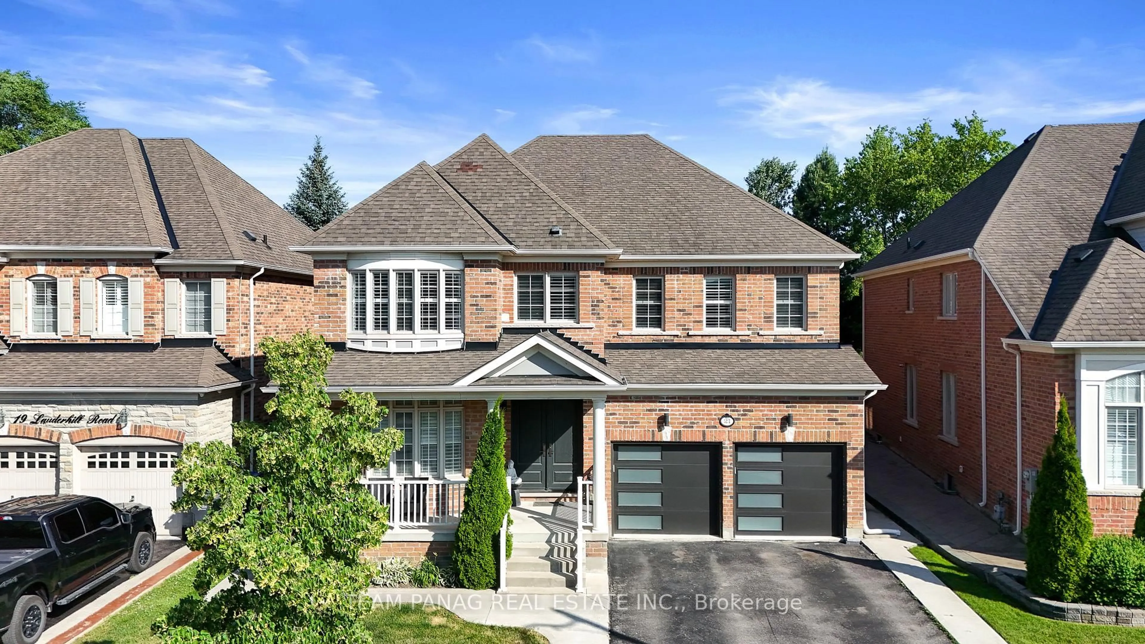 Home with brick exterior material, street for 21 Lauderhill Rd, Brampton Ontario L6P 2Z1
