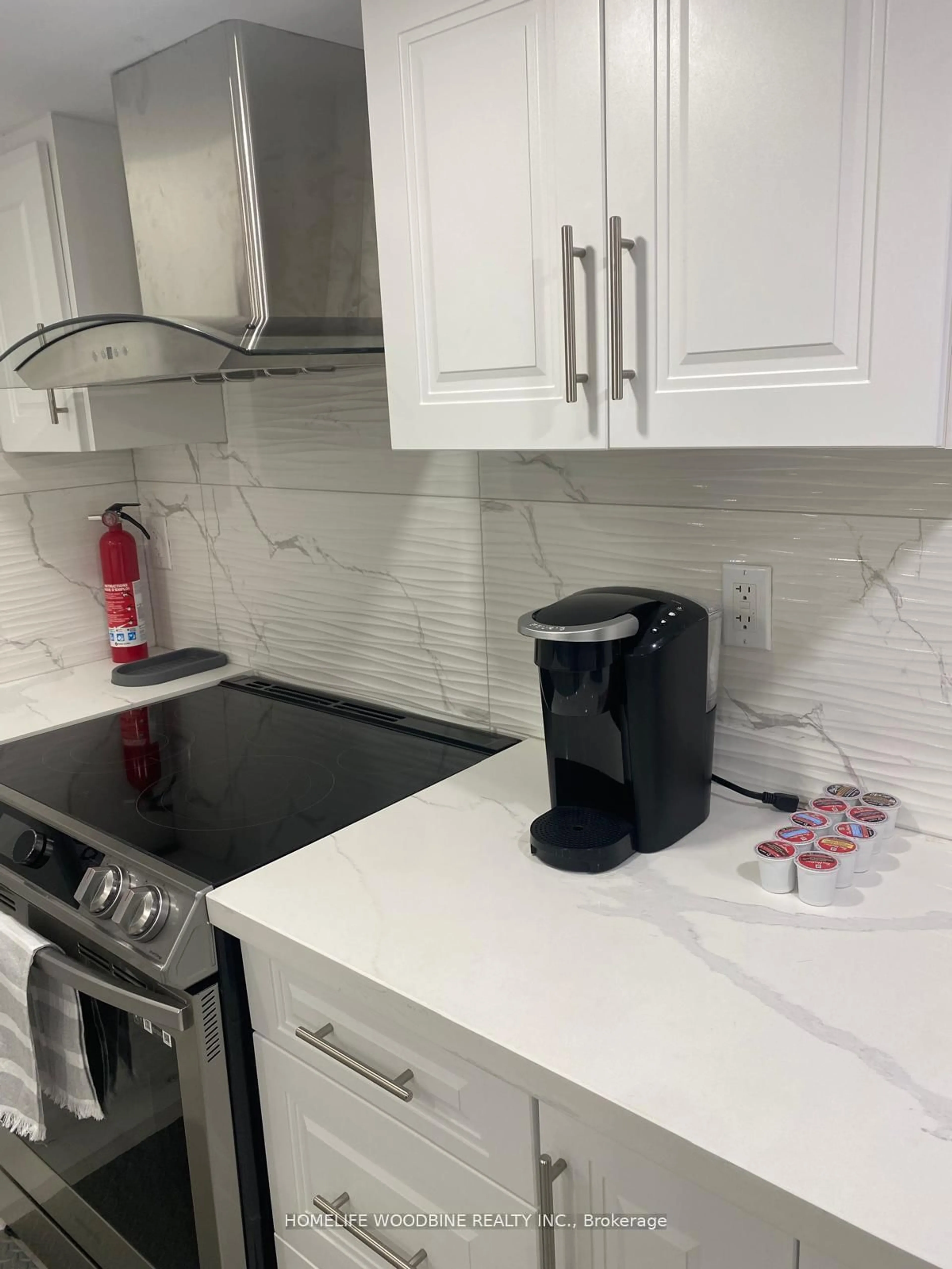 Standard kitchen, ceramic/tile floor for 11 Darren Rd, Brampton Ontario L6P 1Z6