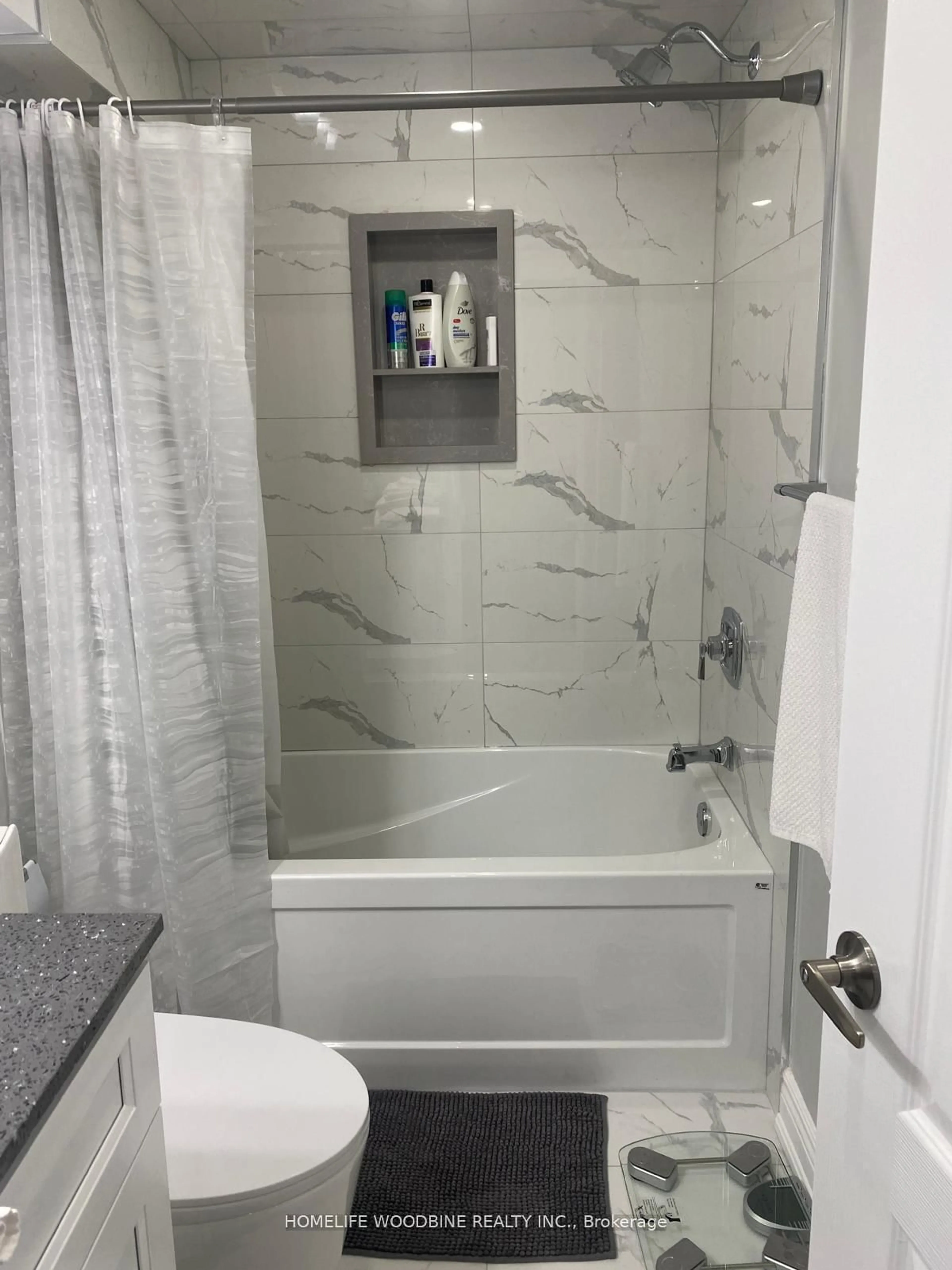 Standard bathroom, ceramic/tile floor for 11 Darren Rd, Brampton Ontario L6P 1Z6