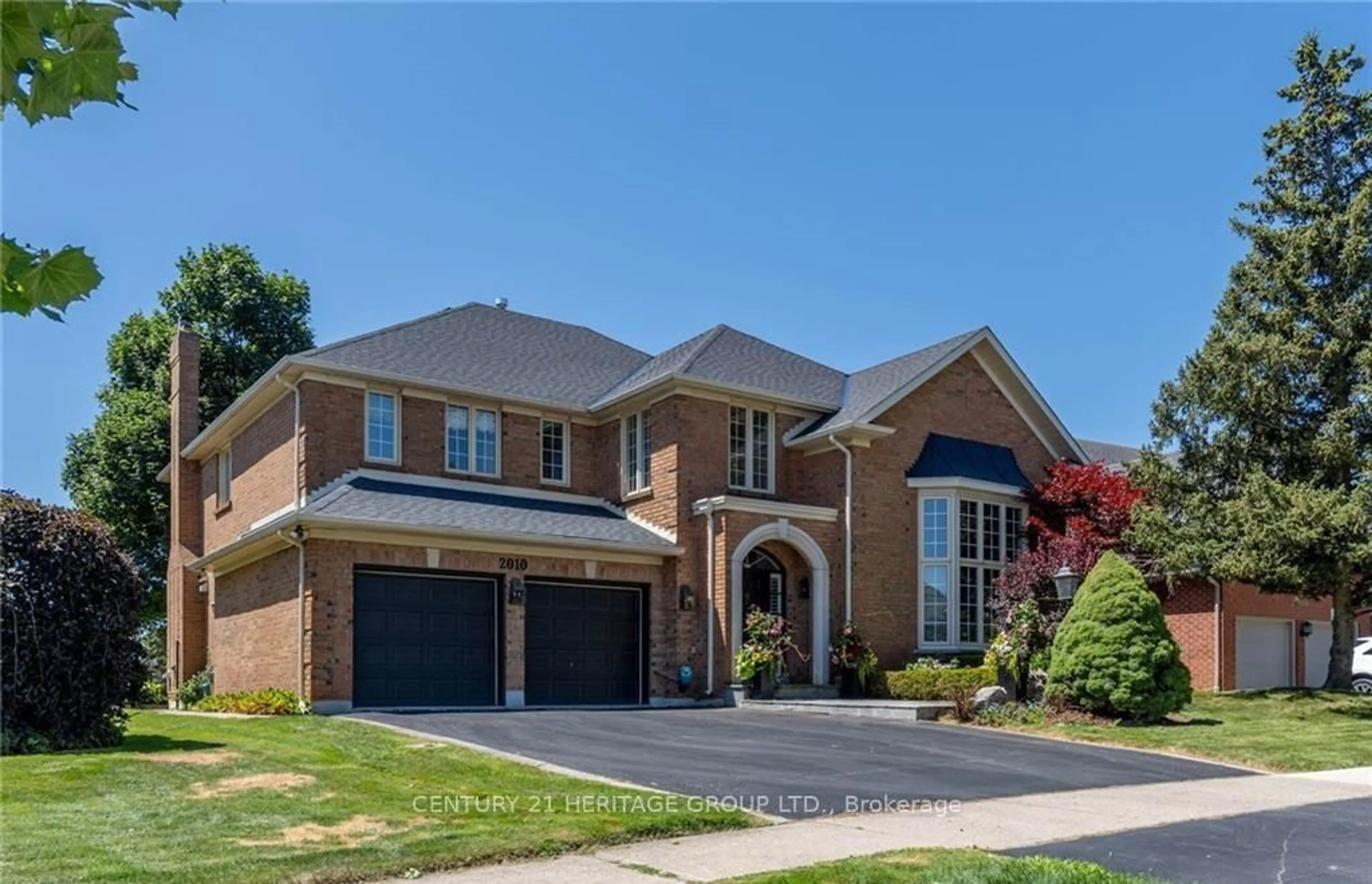 Home with brick exterior material, street for 2010 Parklane Cres, Burlington Ontario L7M 3V5