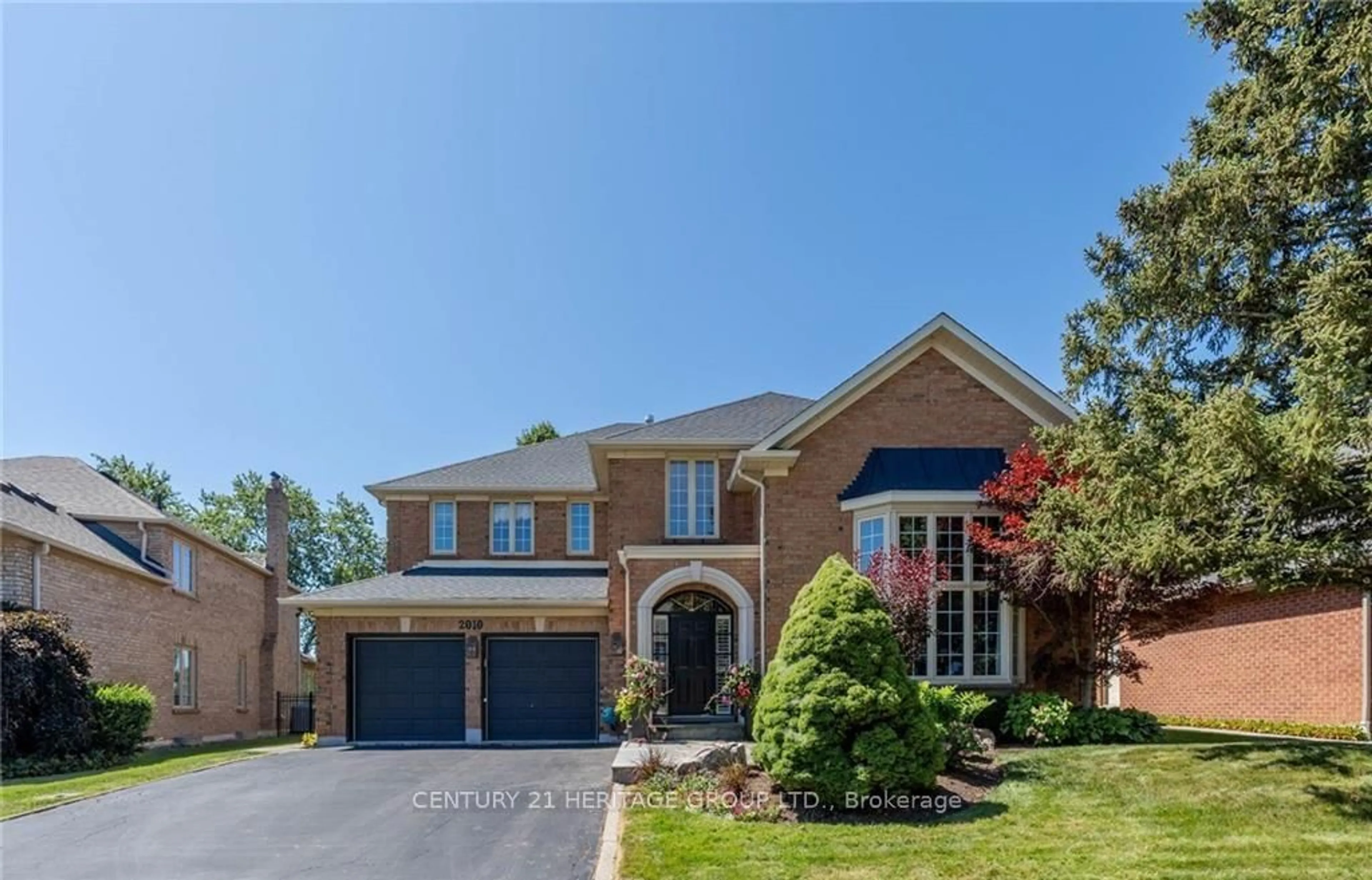 Home with brick exterior material, street for 2010 Parklane Cres, Burlington Ontario L7M 3V5
