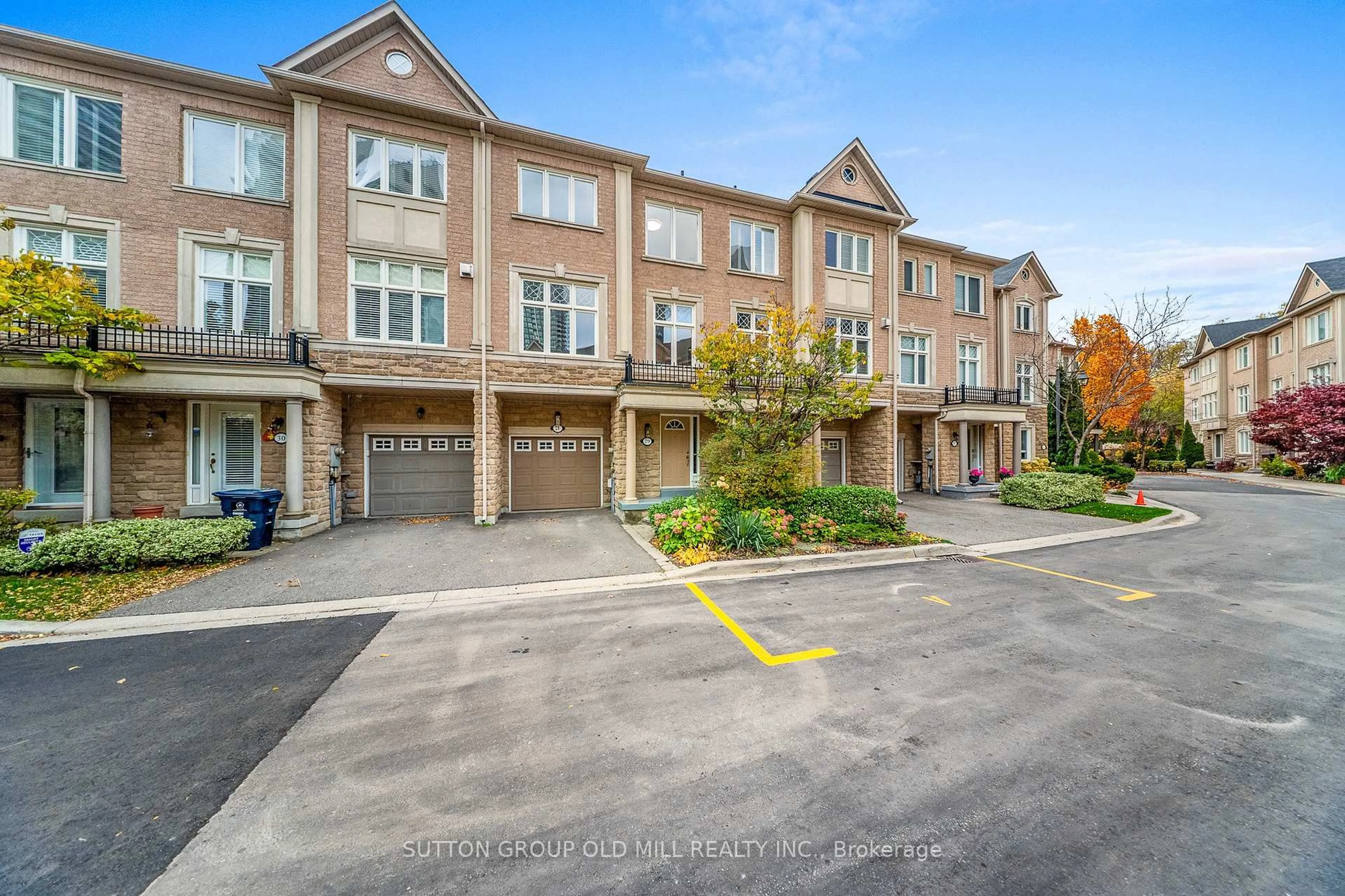 A pic from outside/outdoor area/front of a property/back of a property/a pic from drone, street for 29 Yachters Lane, Toronto Ontario M8V 4C5