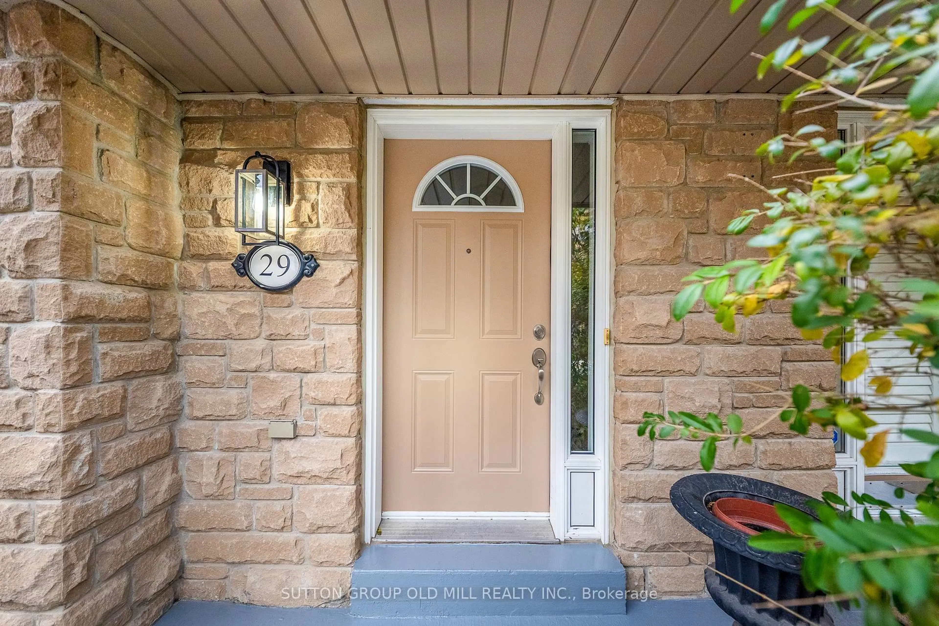 Indoor entryway for 29 Yachters Lane, Toronto Ontario M8V 4C5