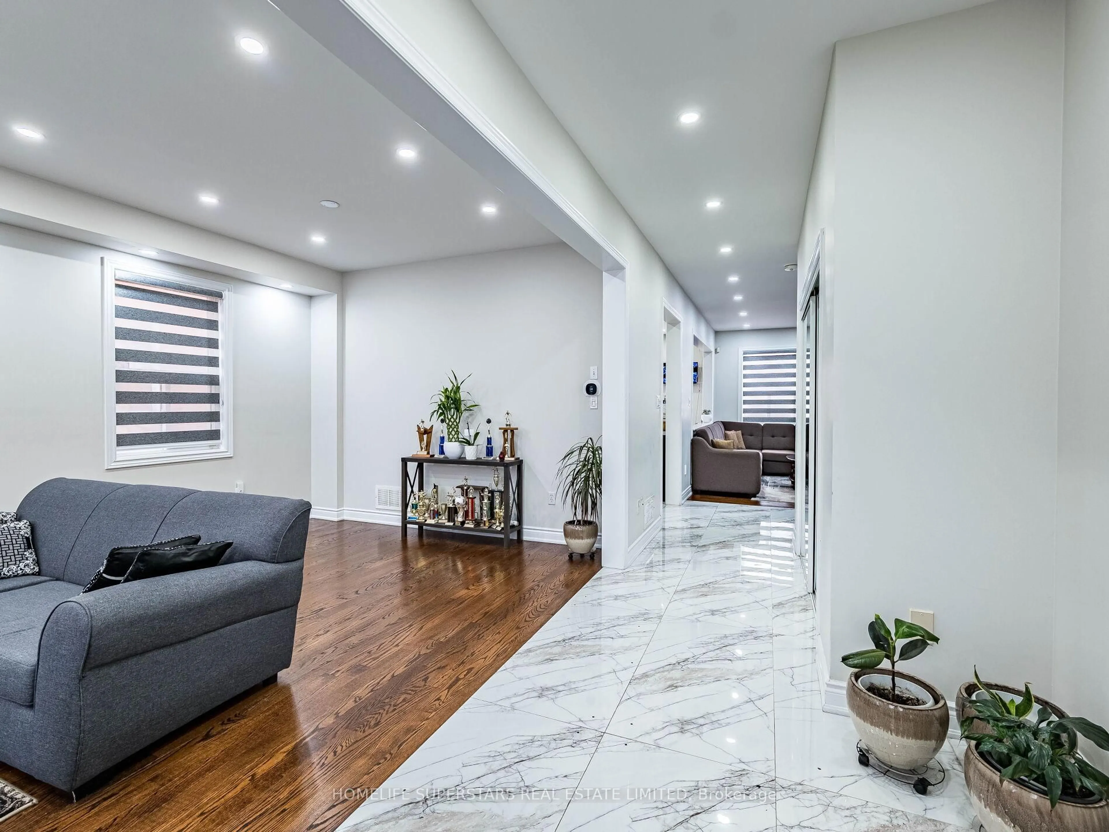 Indoor foyer for 13 Wallaby Way, Brampton Ontario L6R 3G1