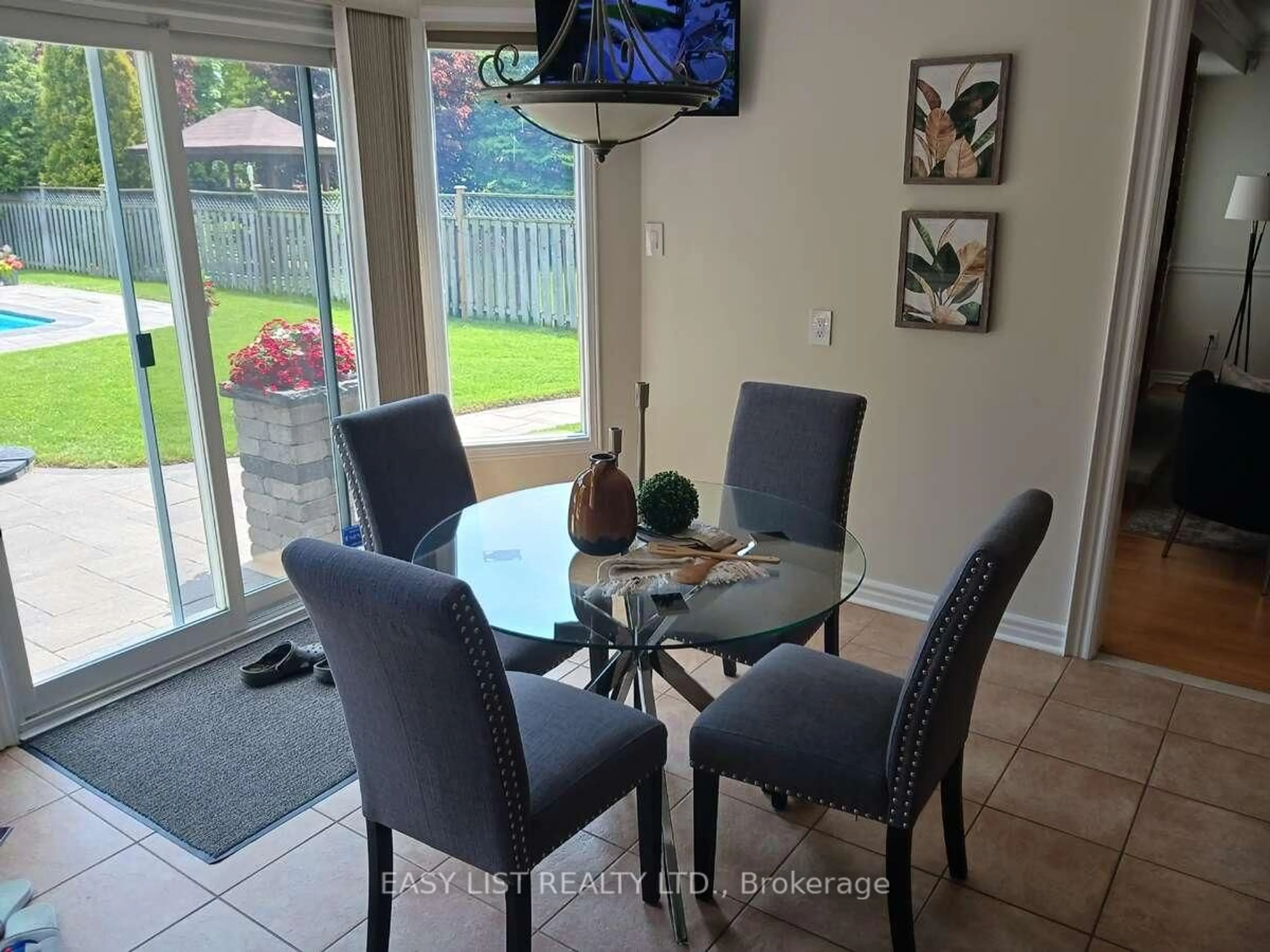 Dining room, ceramic/tile floor for 6 Mcarthur Hts, Brampton Ontario L6Z 3N3