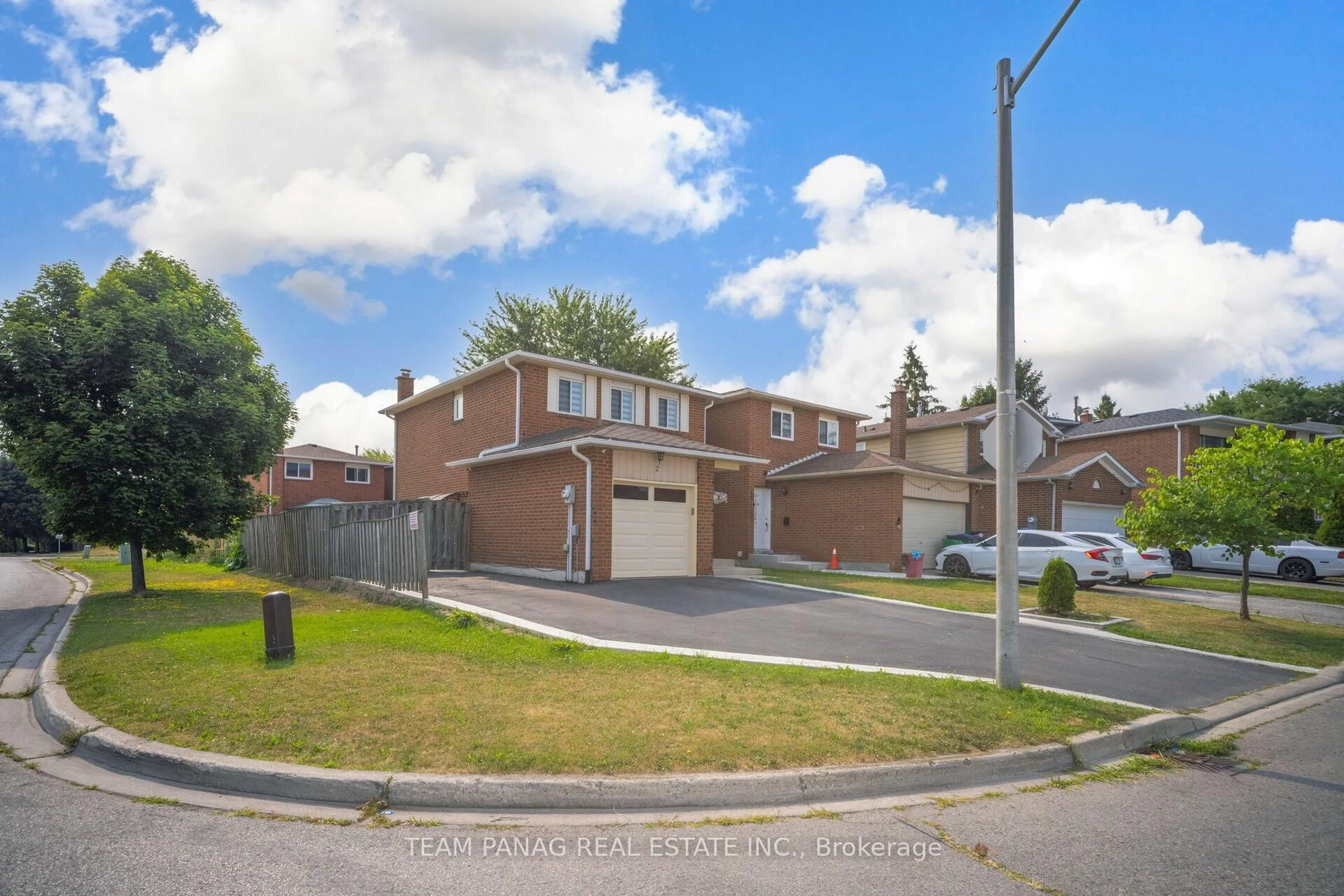 A pic from outside/outdoor area/front of a property/back of a property/a pic from drone, street for 2 Trewartha Cres, Brampton Ontario L6Z 1X4