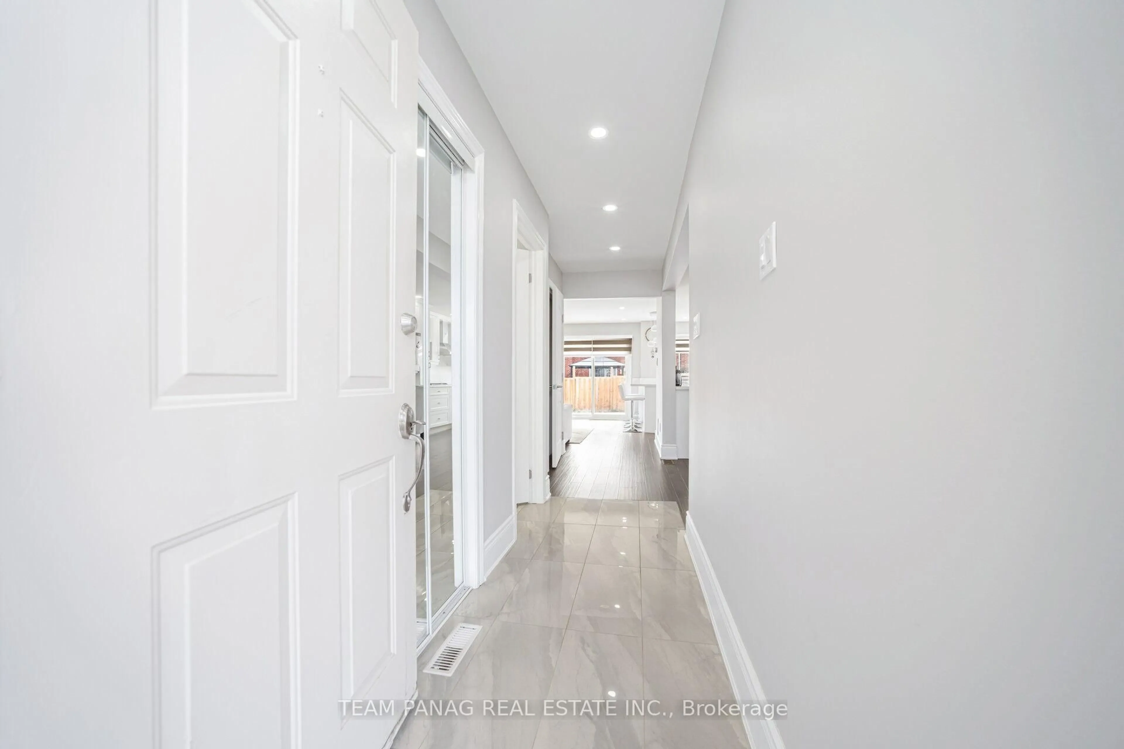 Indoor entryway for 2 Trewartha Cres, Brampton Ontario L6Z 1X4