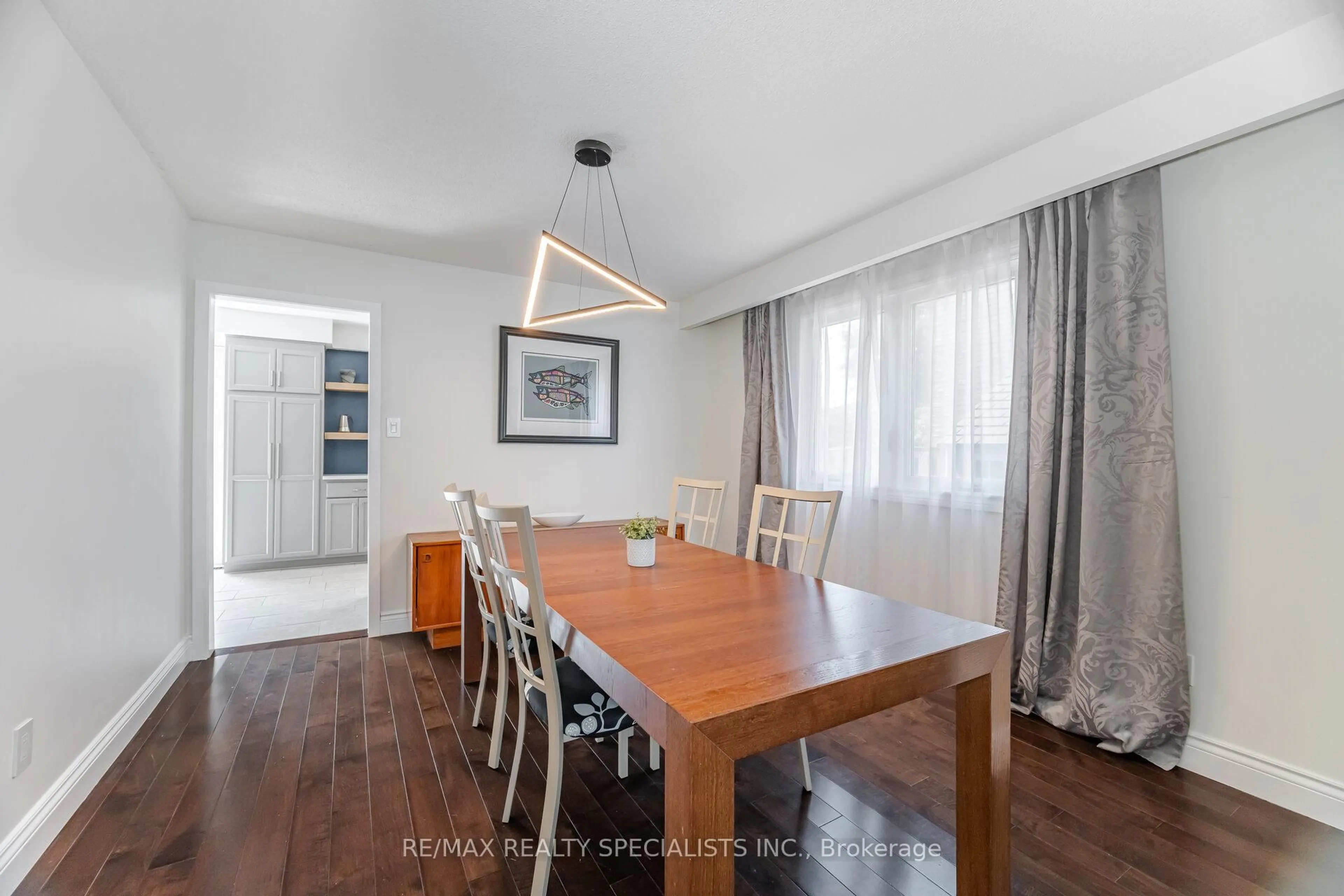 Dining room, wood/laminate floor for 796 Childs Dr, Milton Ontario L9T 4J2