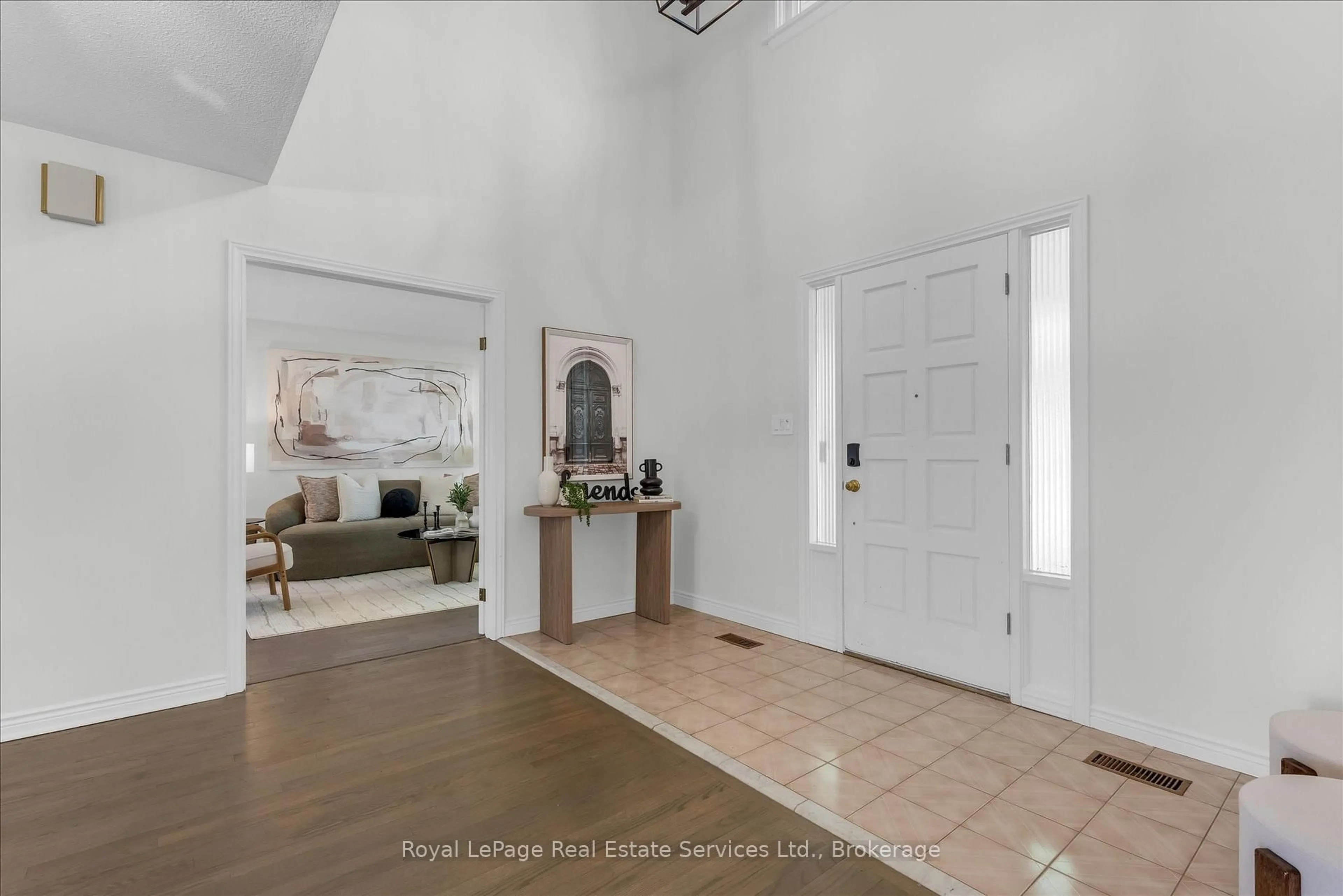 Indoor entryway for 2938 Mulberry Dr, Oakville Ontario L6J 7H3