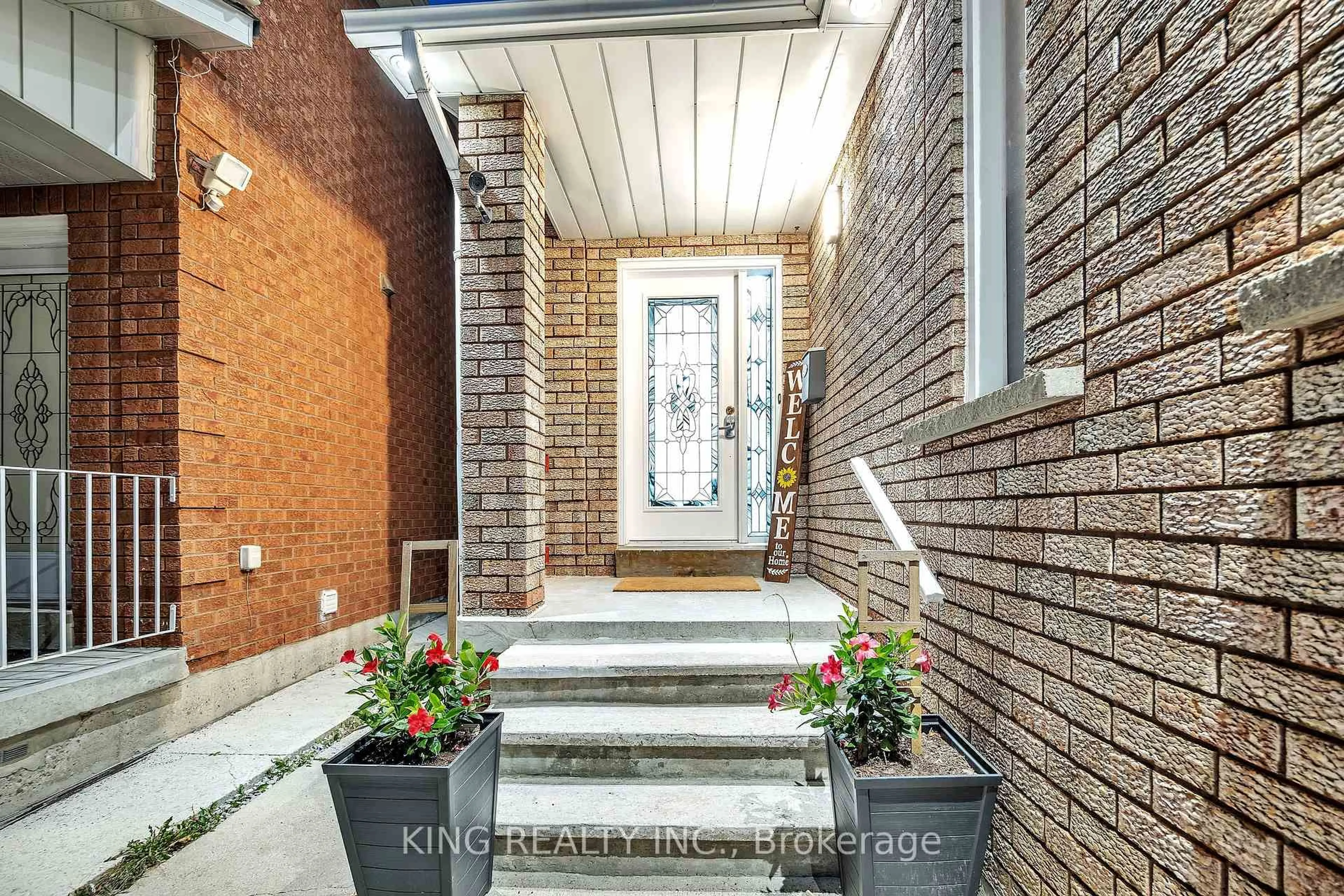 Indoor entryway for 51 Pennsylvania Ave, Brampton Ontario L6Y 4P3