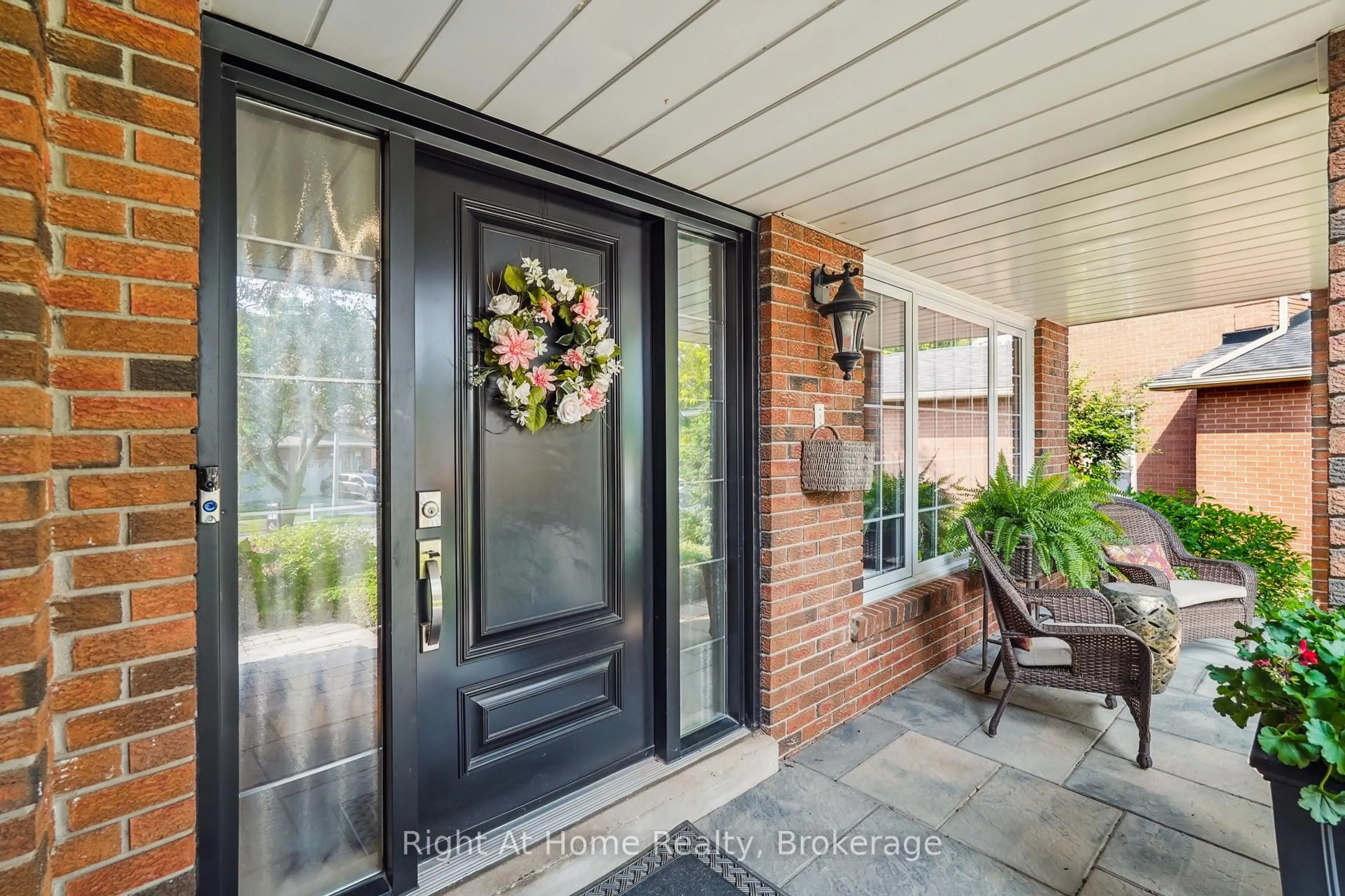 Indoor entryway for 1445 Golden Meadow Tr, Oakville Ontario L6H 3G9