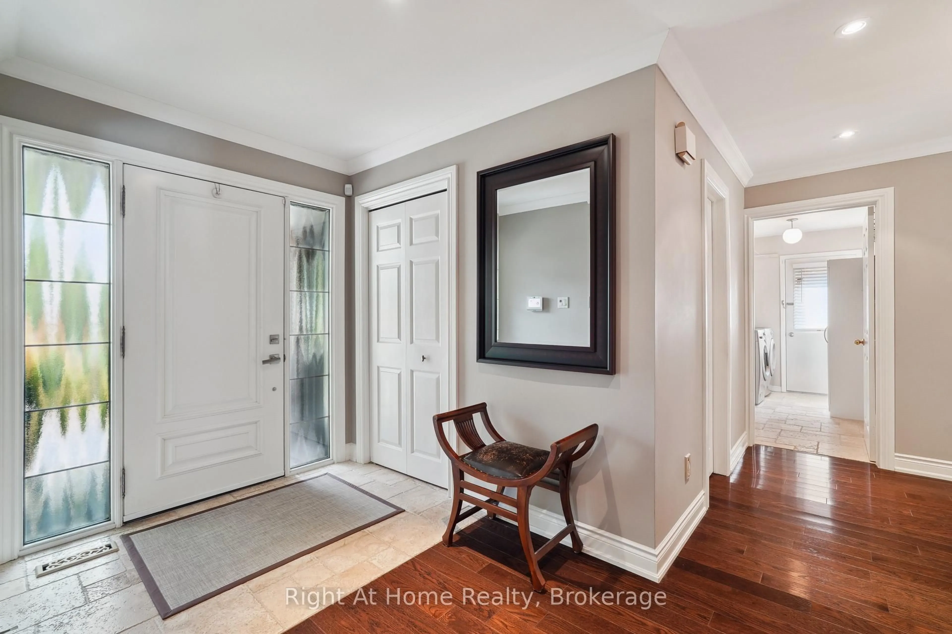 Indoor entryway for 1445 Golden Meadow Tr, Oakville Ontario L6H 3G9