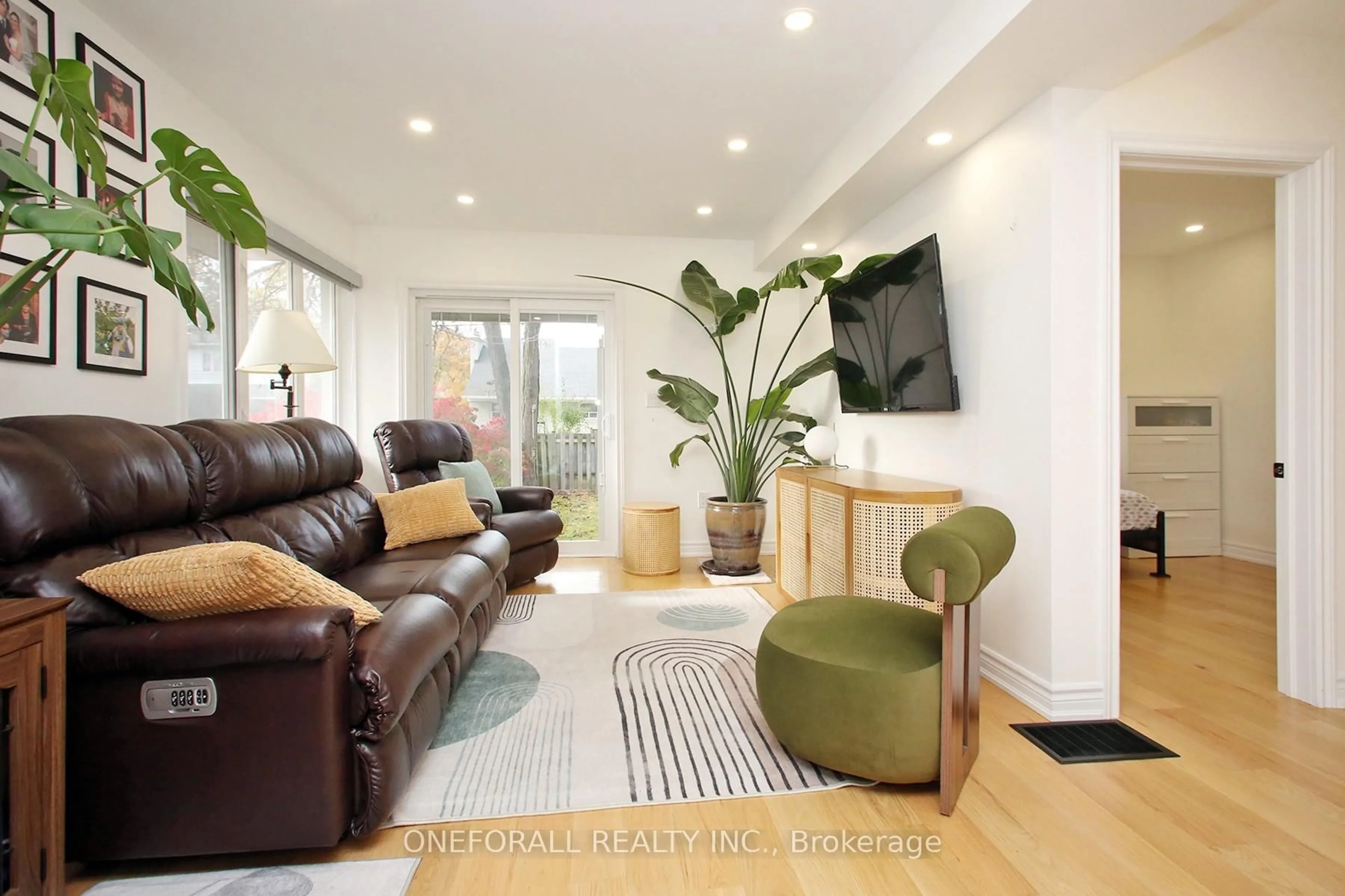 Living room with furniture, unknown for 10 Esmond Cres, Toronto Ontario M9W 3P8