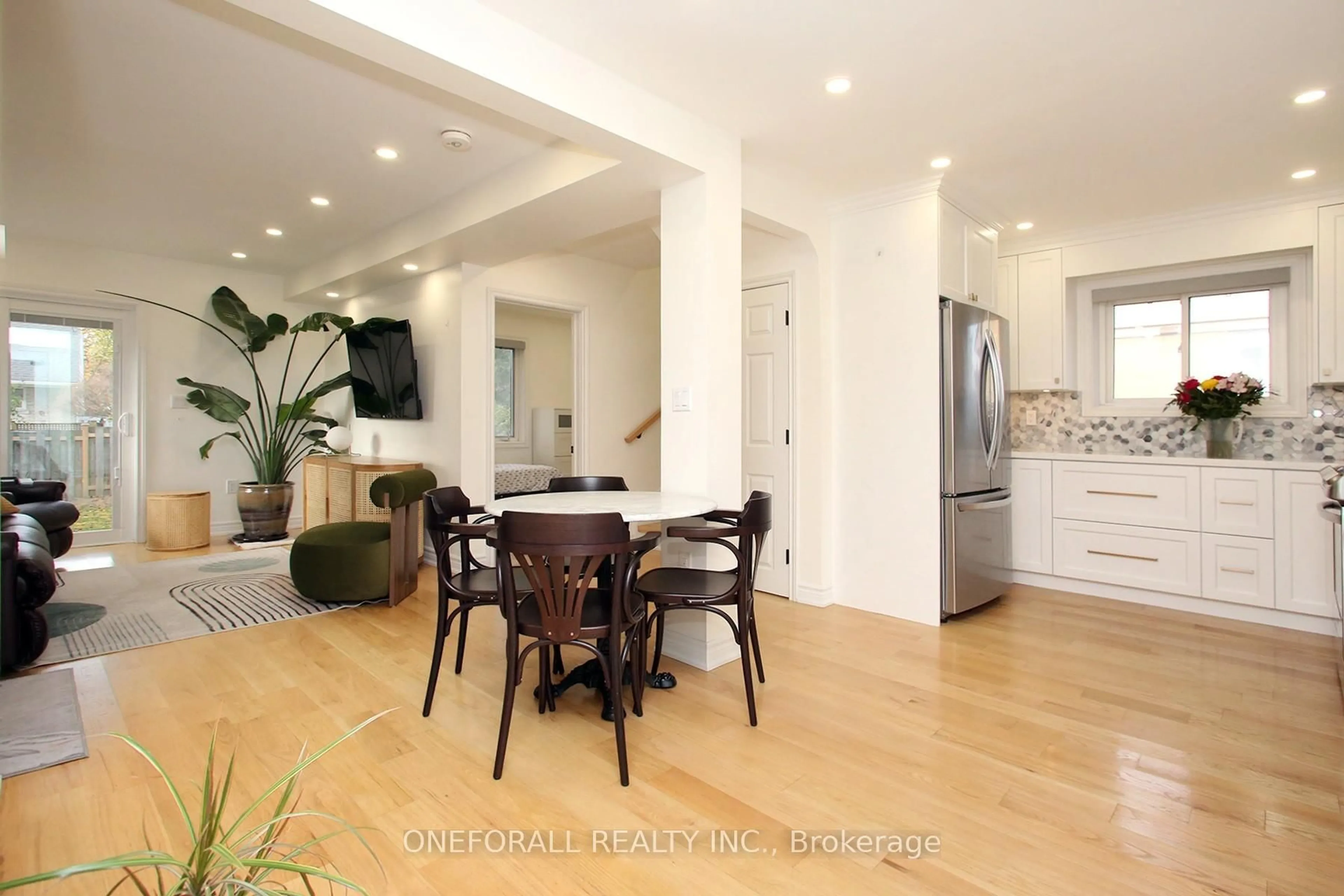 Open concept kitchen, unknown for 10 Esmond Cres, Toronto Ontario M9W 3P8