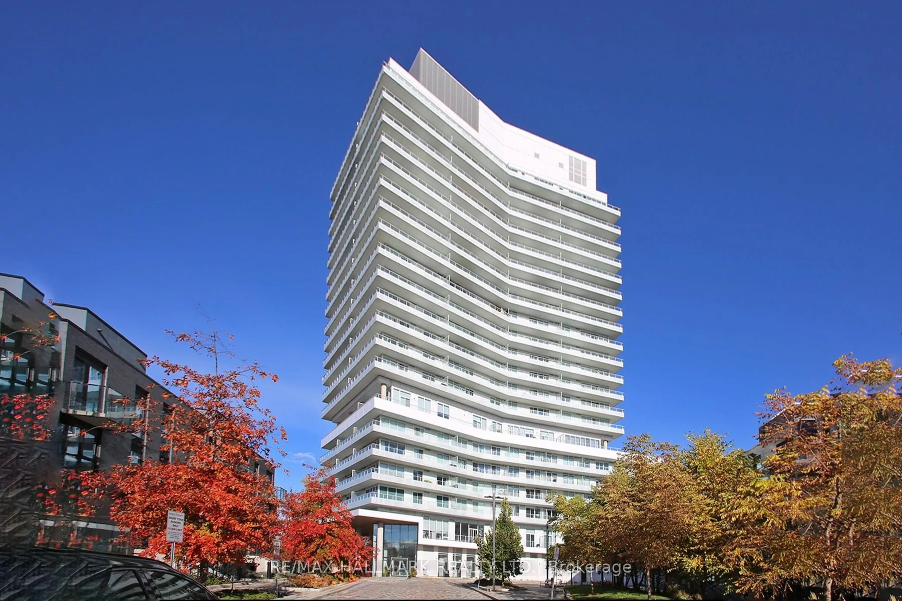 Indoor foyer for 20 Brin Dr #1904, Toronto Ontario M8X 0B2