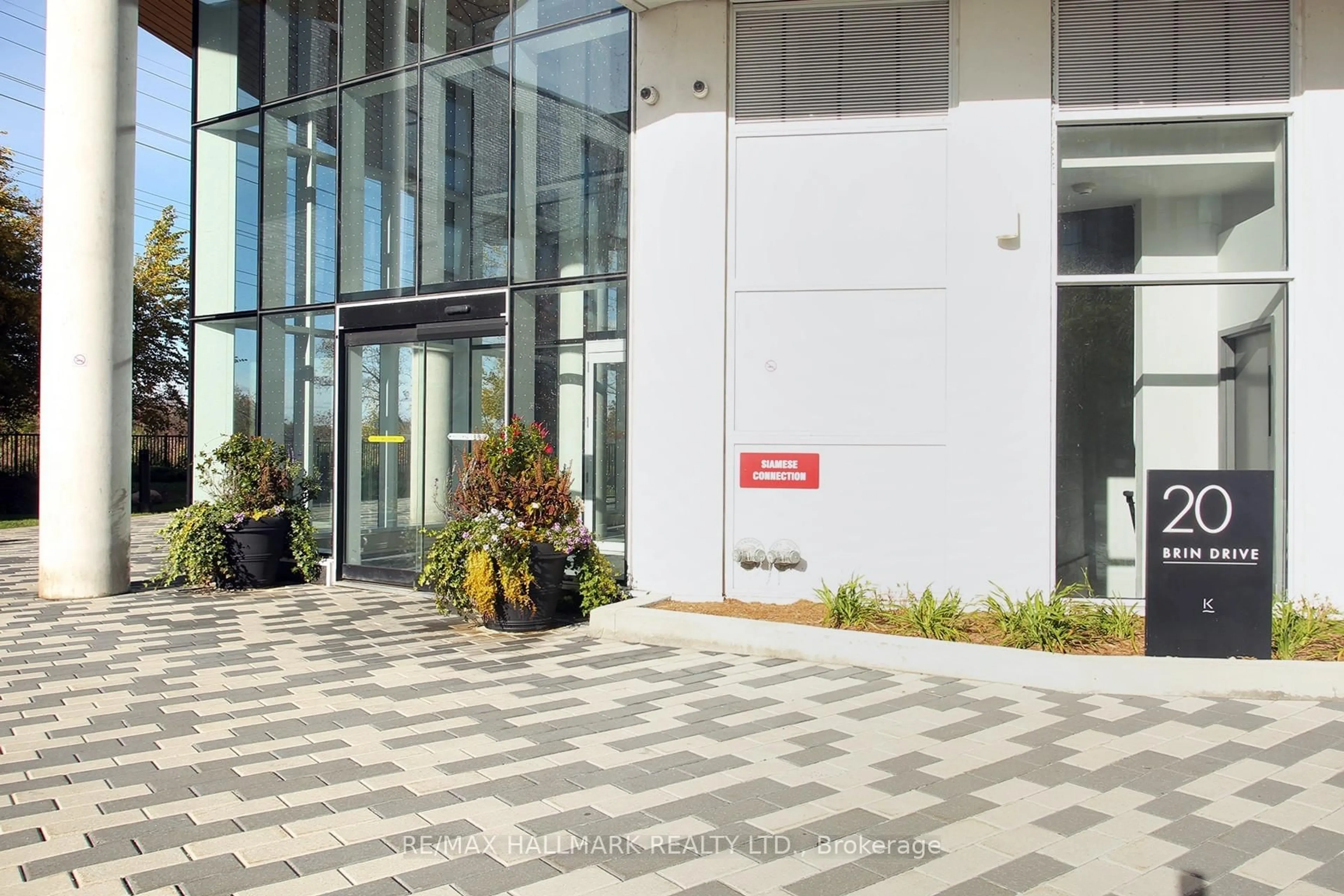 Indoor foyer for 20 Brin Dr #1904, Toronto Ontario M8X 0B2