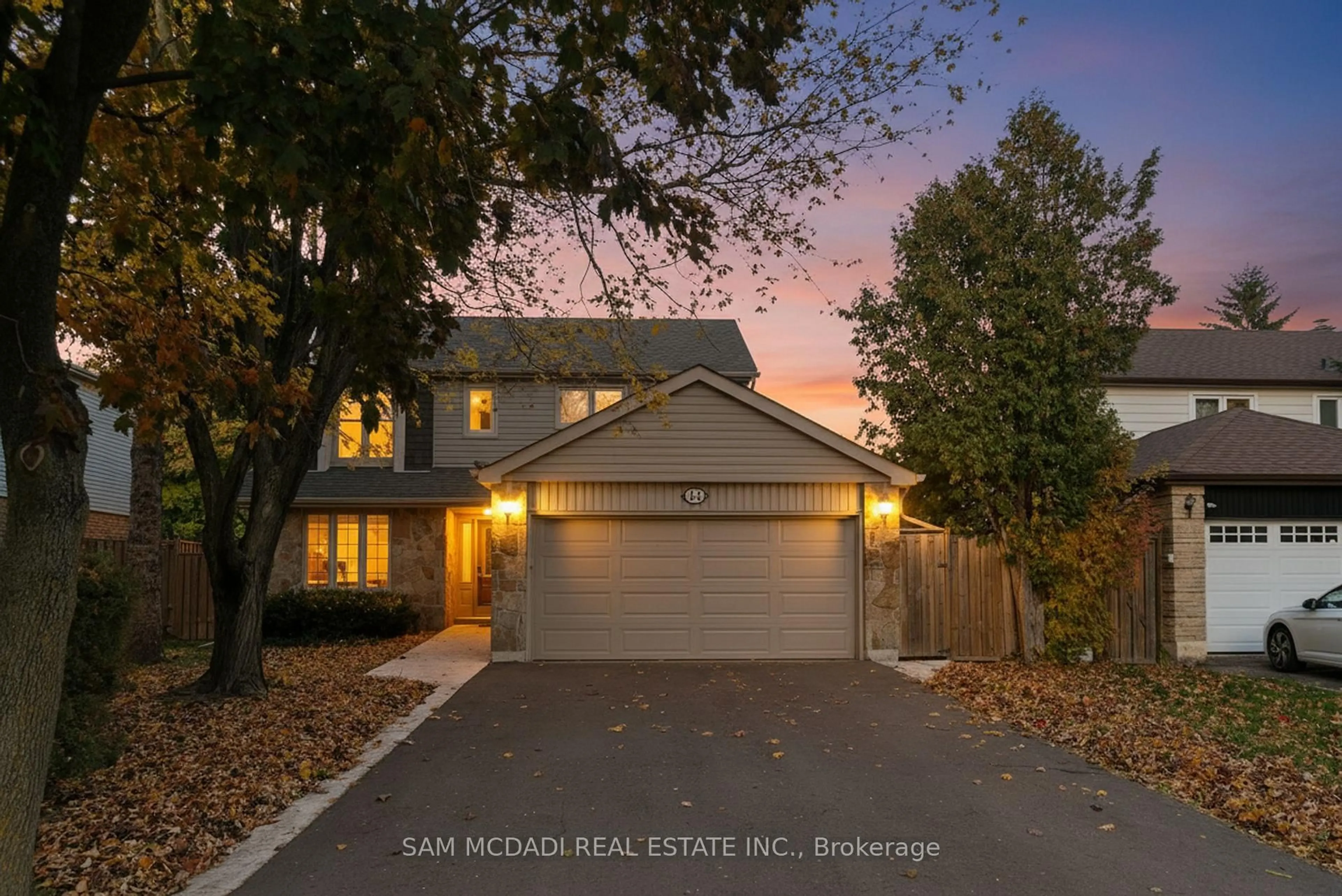 A pic from outside/outdoor area/front of a property/back of a property/a pic from drone, street for 44 Madrid Cres, Brampton Ontario L6S 2X4