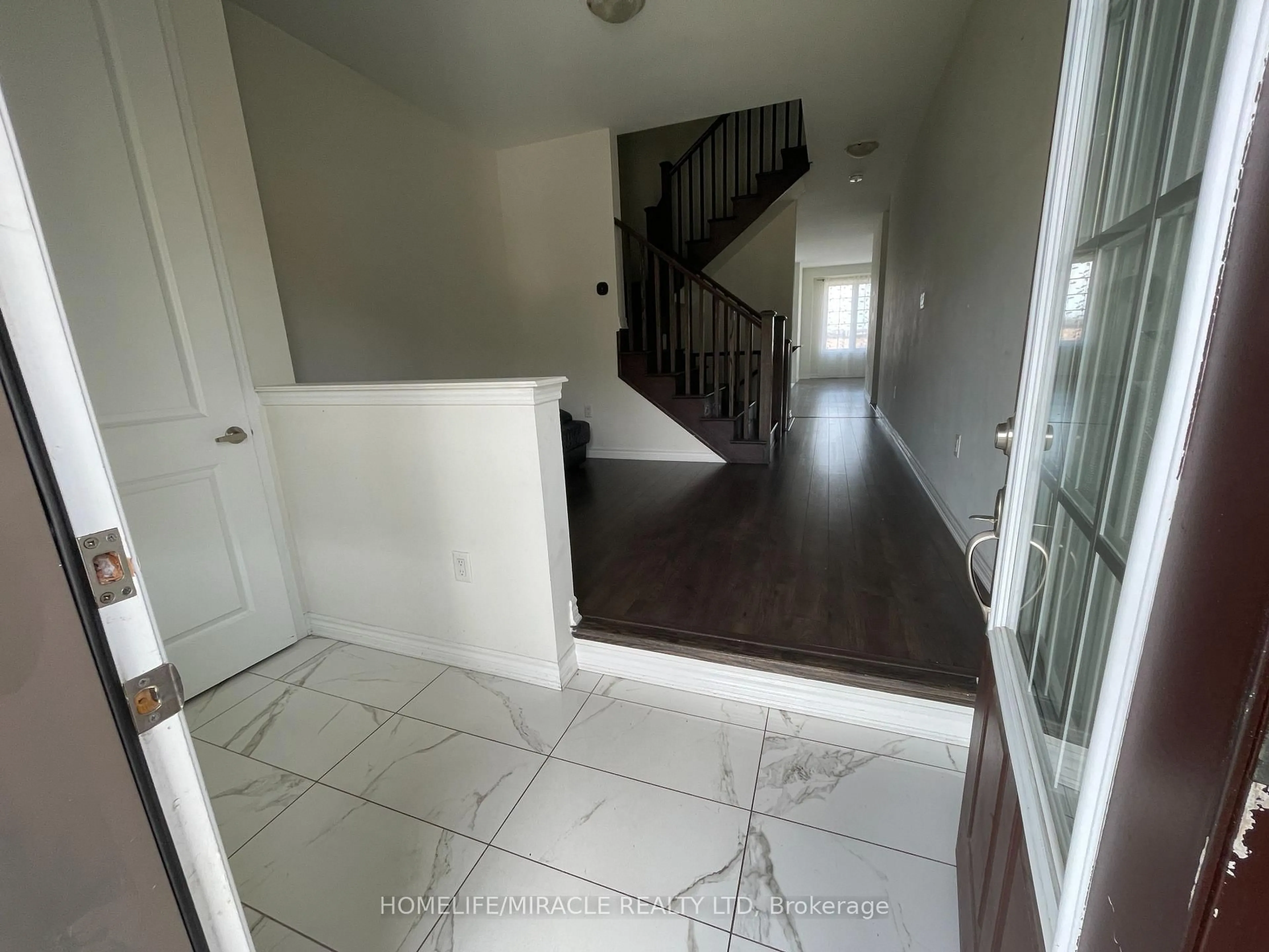 Unknown for 56 Circus Cres, Brampton Ontario L7A 5E3