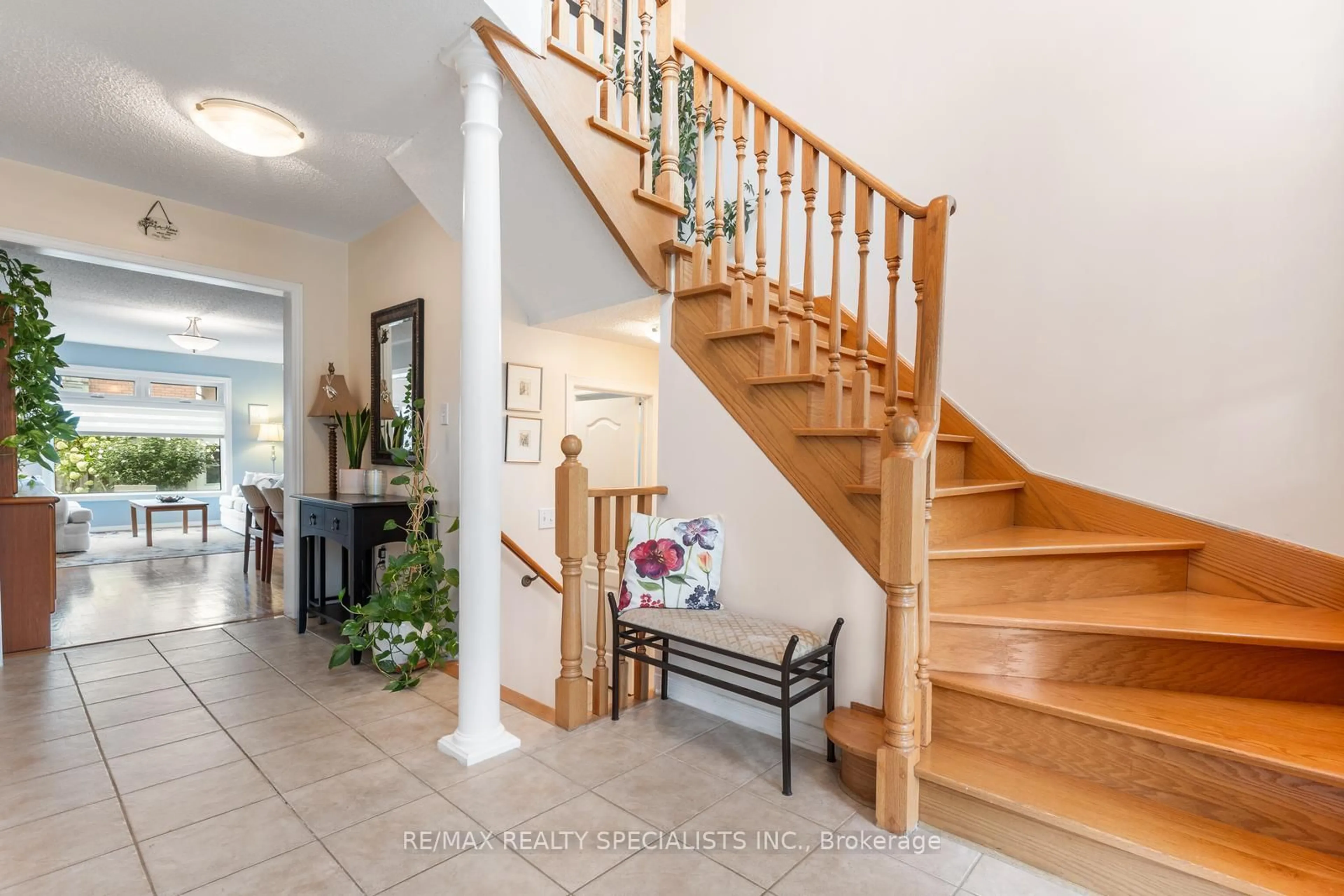 Indoor entryway for 5955 Manzanillo Cres, Mississauga Ontario L5M 6Y3