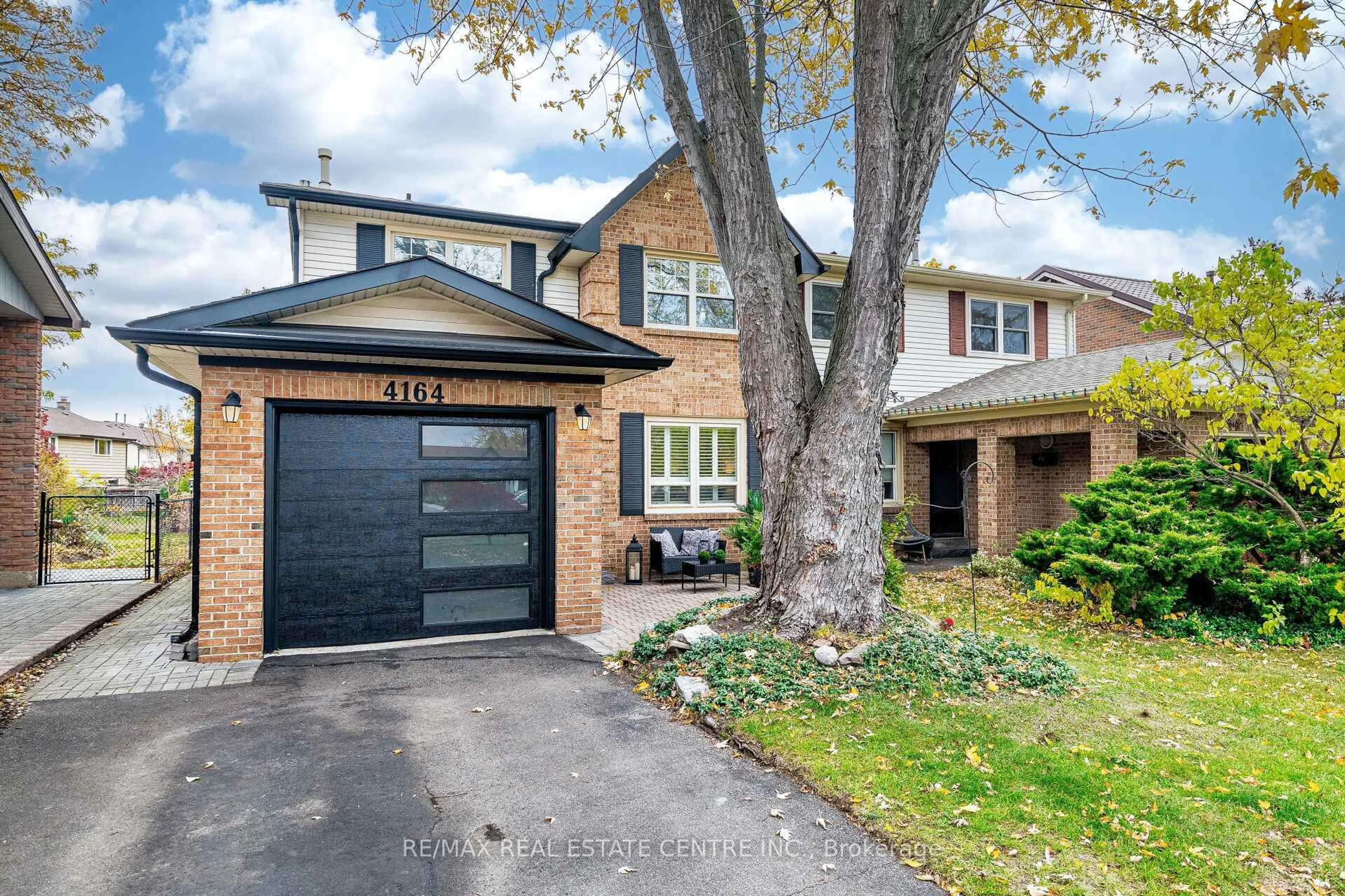 Home with brick exterior material, street for 4164 Jefton Cres, Mississauga Ontario L5L 1Z3