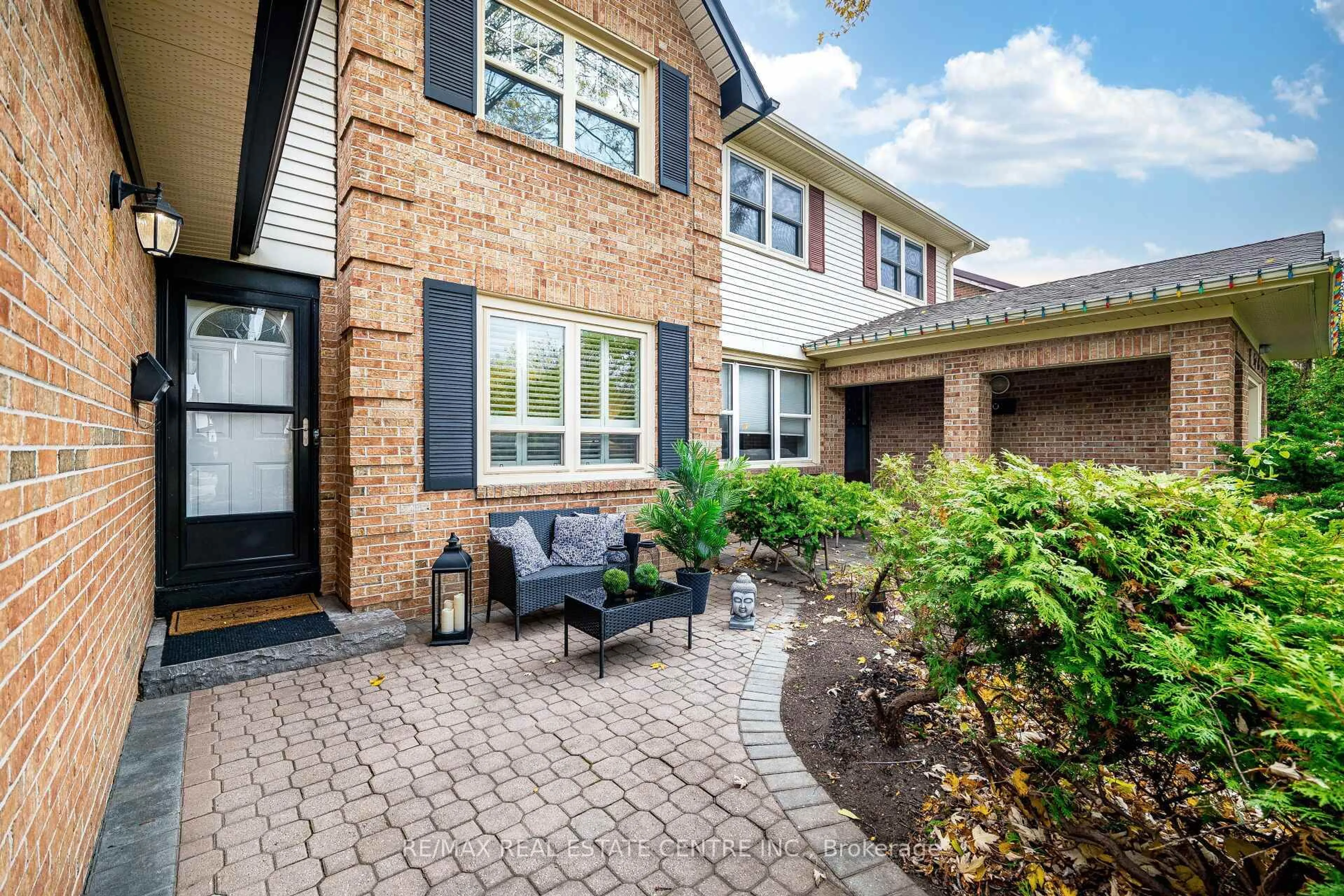 Home with brick exterior material, street for 4164 Jefton Cres, Mississauga Ontario L5L 1Z3