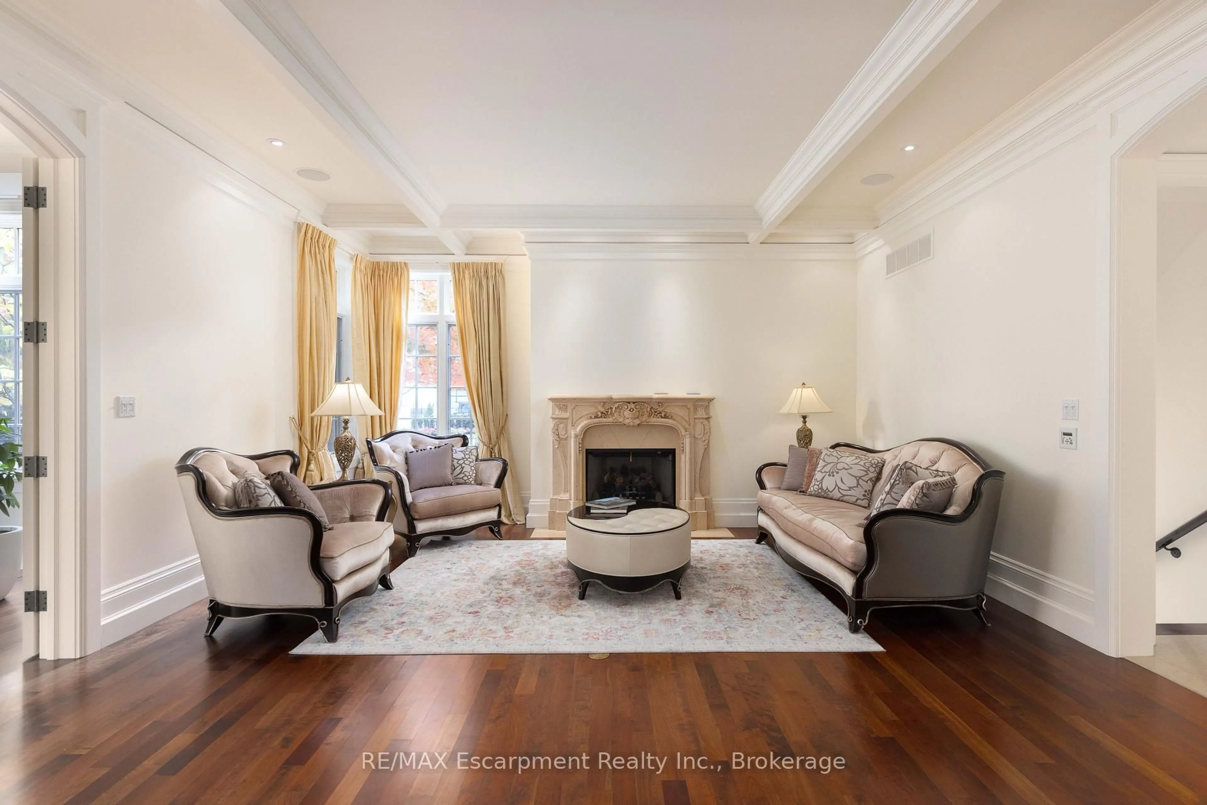 Living room with furniture, unknown for 1081 Argyle Dr, Oakville Ontario L6J 1A9