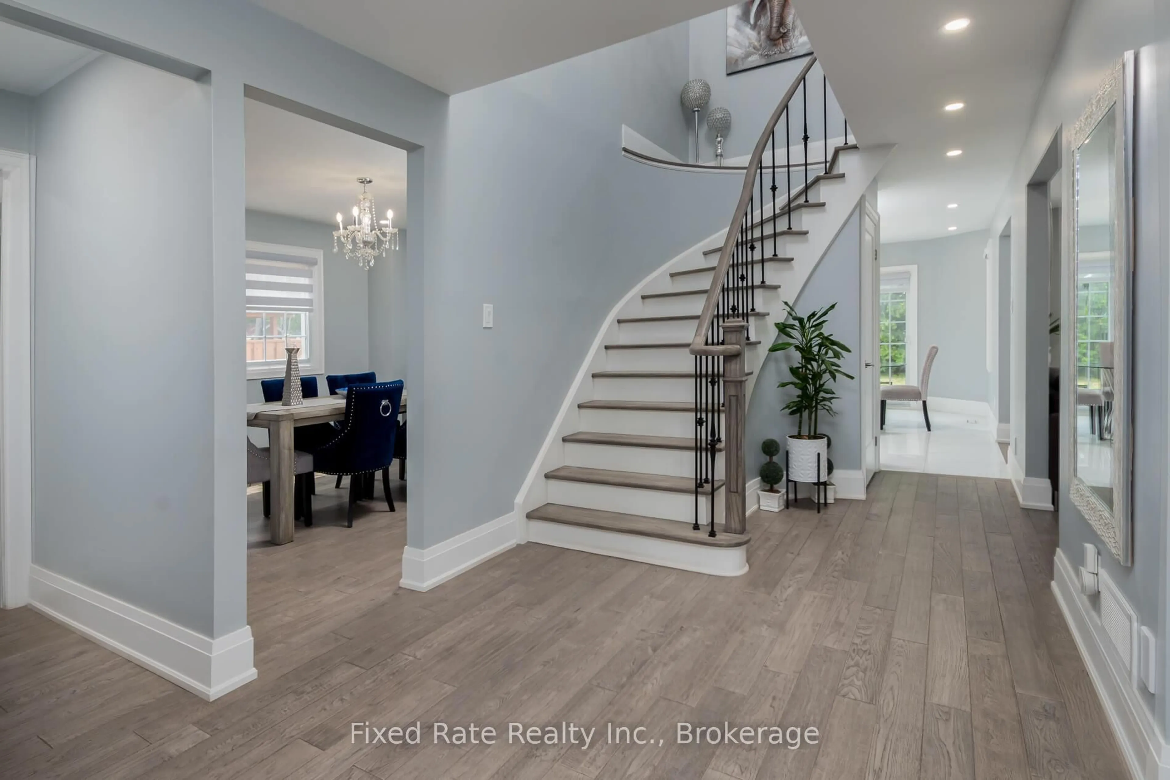 Indoor entryway for 44 Sir Lancelot Crt, Caledon Ontario L7E 1N1