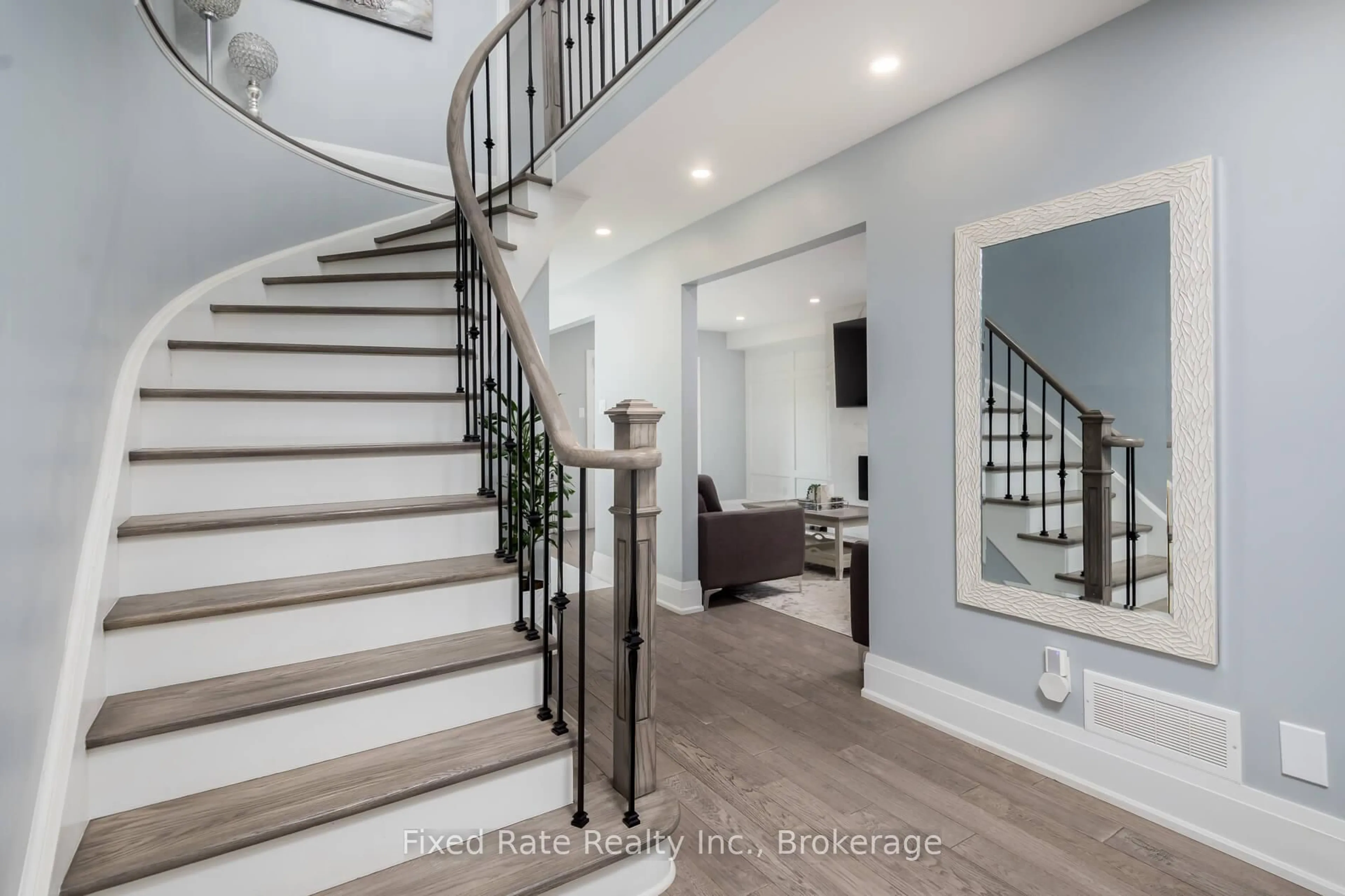 Indoor entryway for 44 Sir Lancelot Crt, Caledon Ontario L7E 1N1