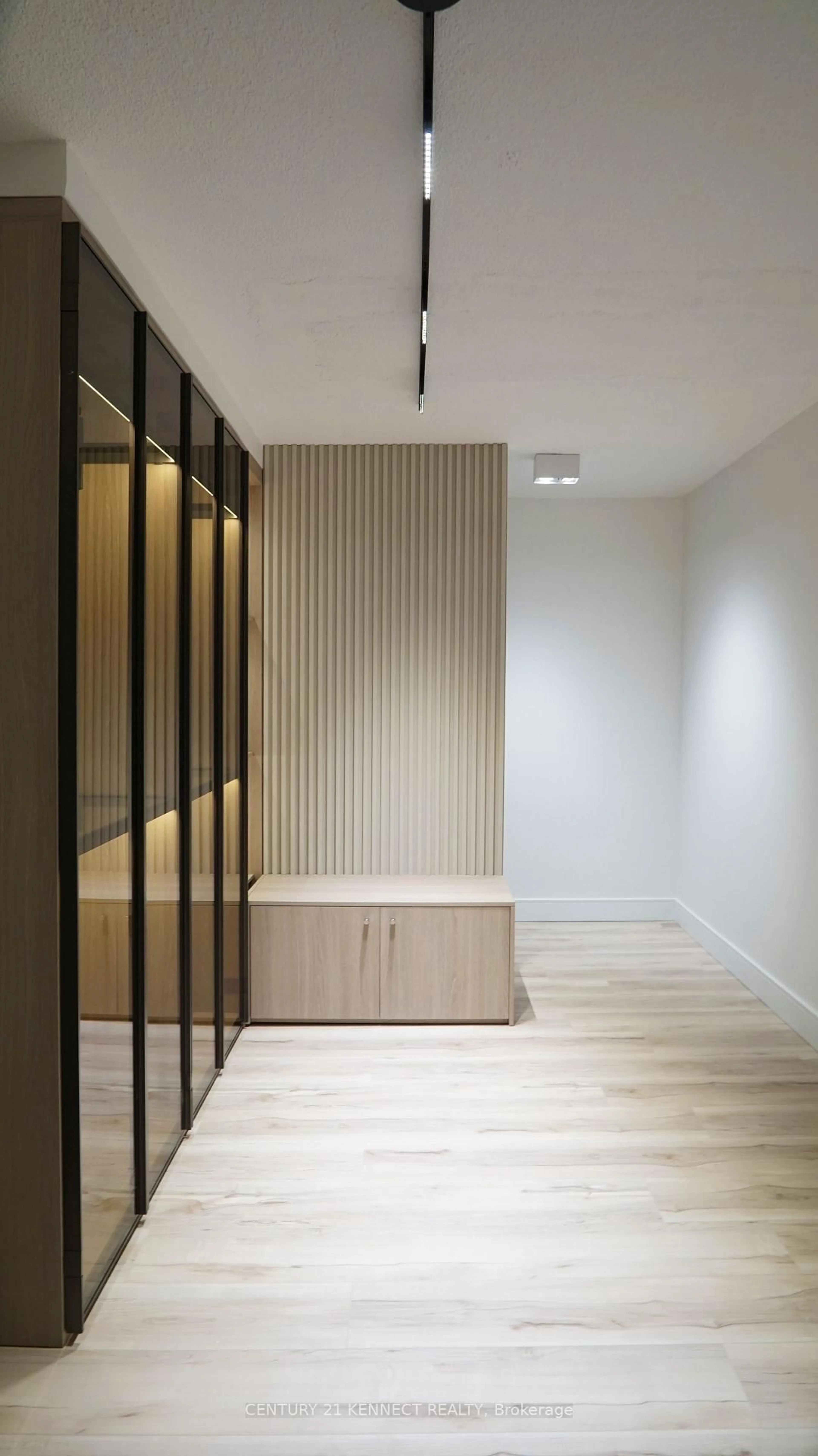 Indoor foyer for 3170 Kirwin Ave #1601, Mississauga Ontario L5A 3R1