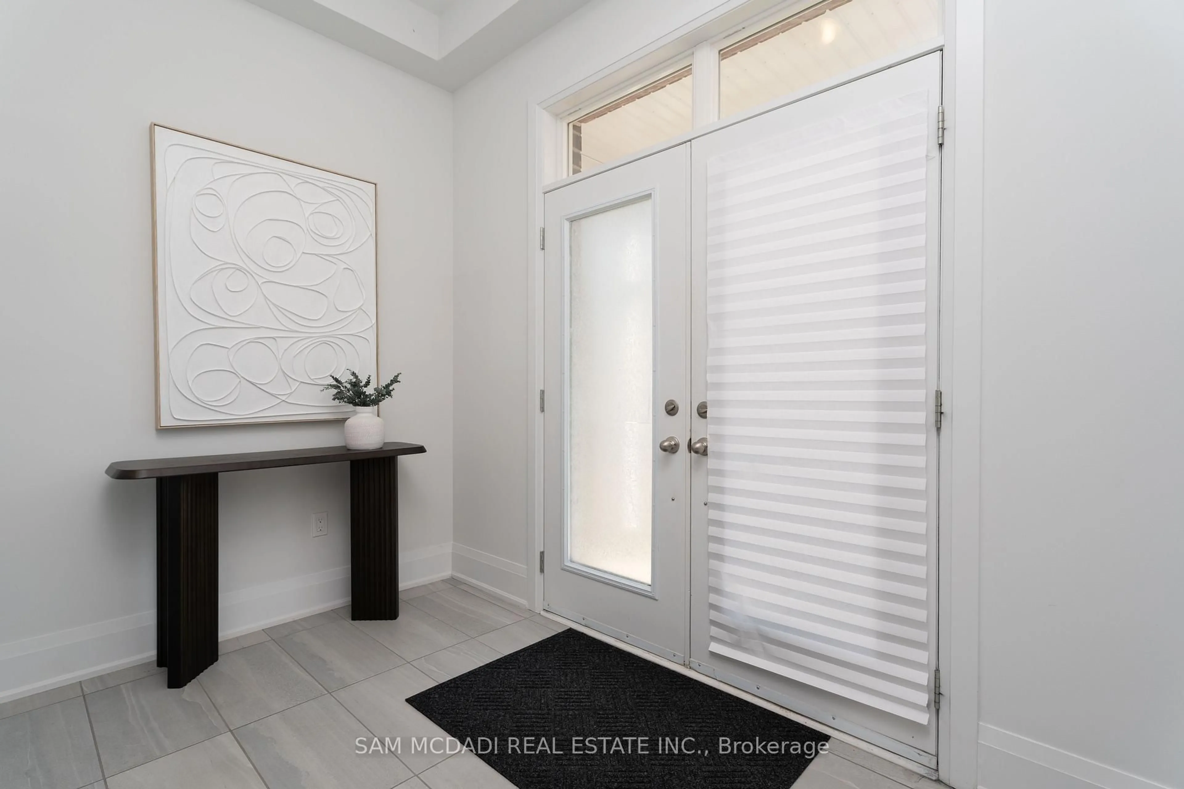 Indoor entryway for 1949 Barbertown Rd, Mississauga Ontario L5M 2G9