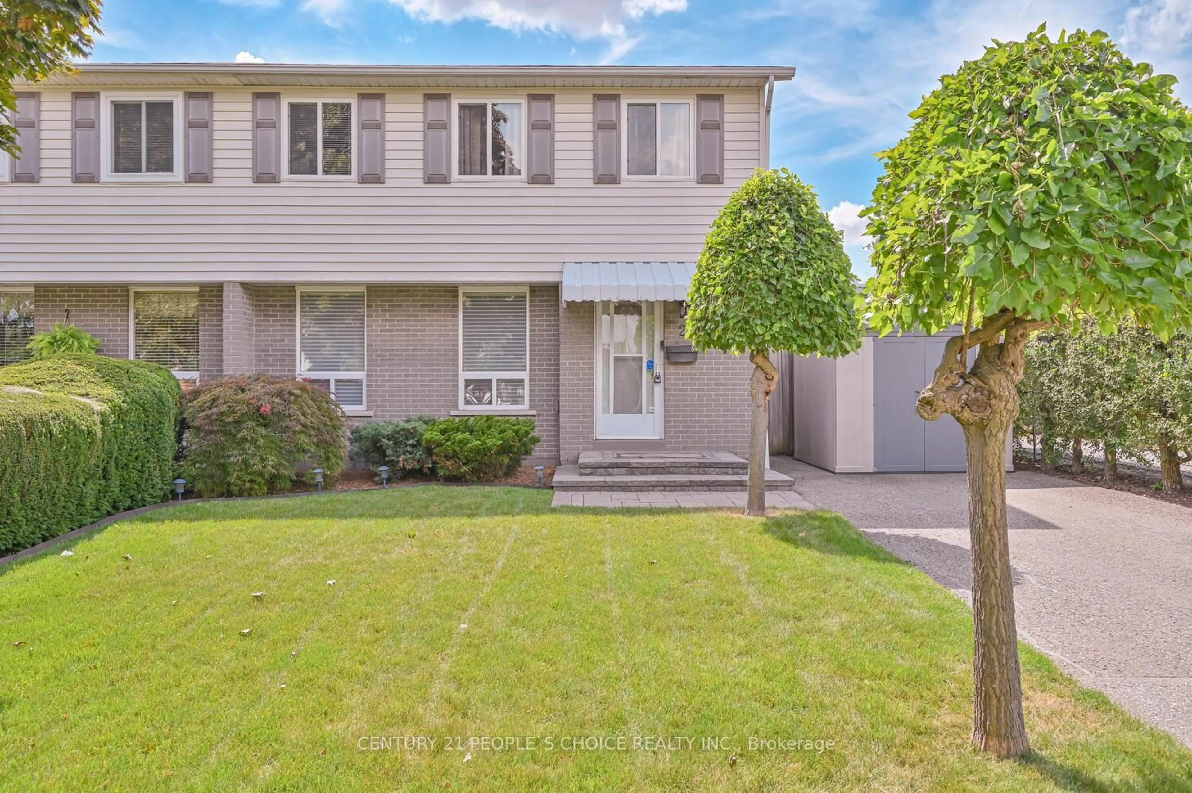 Home with vinyl exterior material, street for 2 Fontaine Crt, Brampton Ontario L6T 3J2