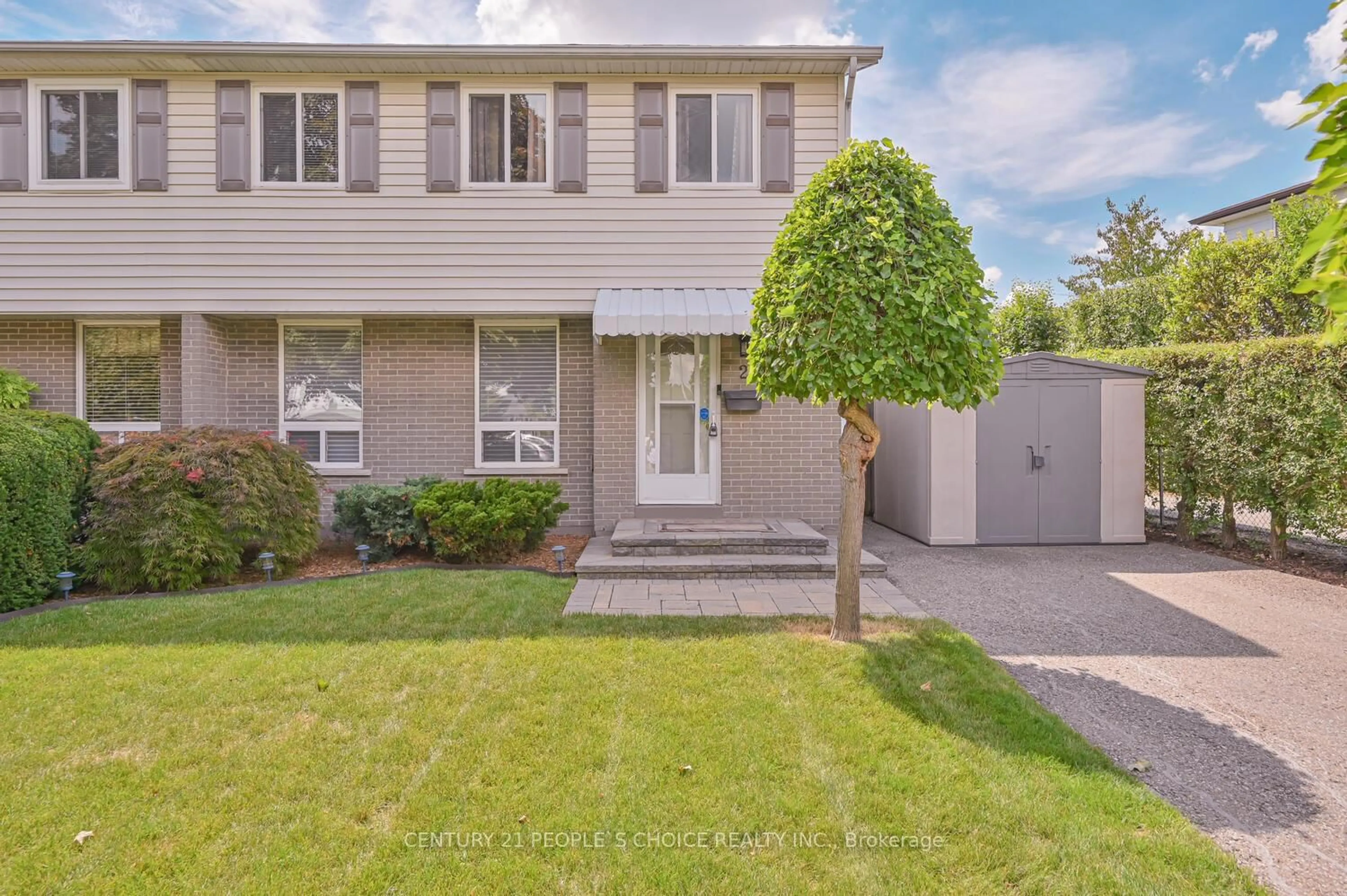 Home with vinyl exterior material, street for 2 Fontaine Crt, Brampton Ontario L6T 3J2