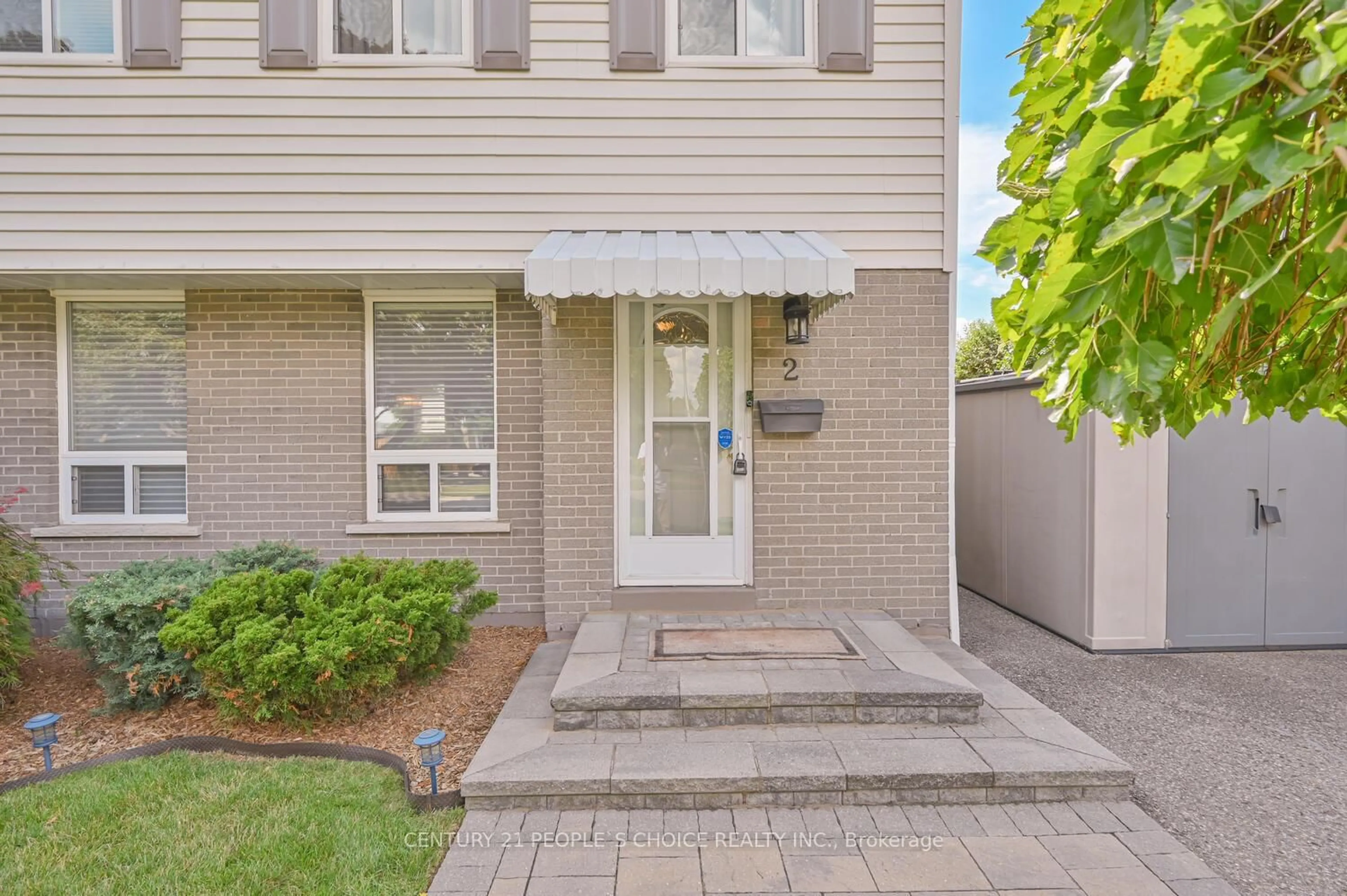 Home with brick exterior material, street for 2 Fontaine Crt, Brampton Ontario L6T 3J2