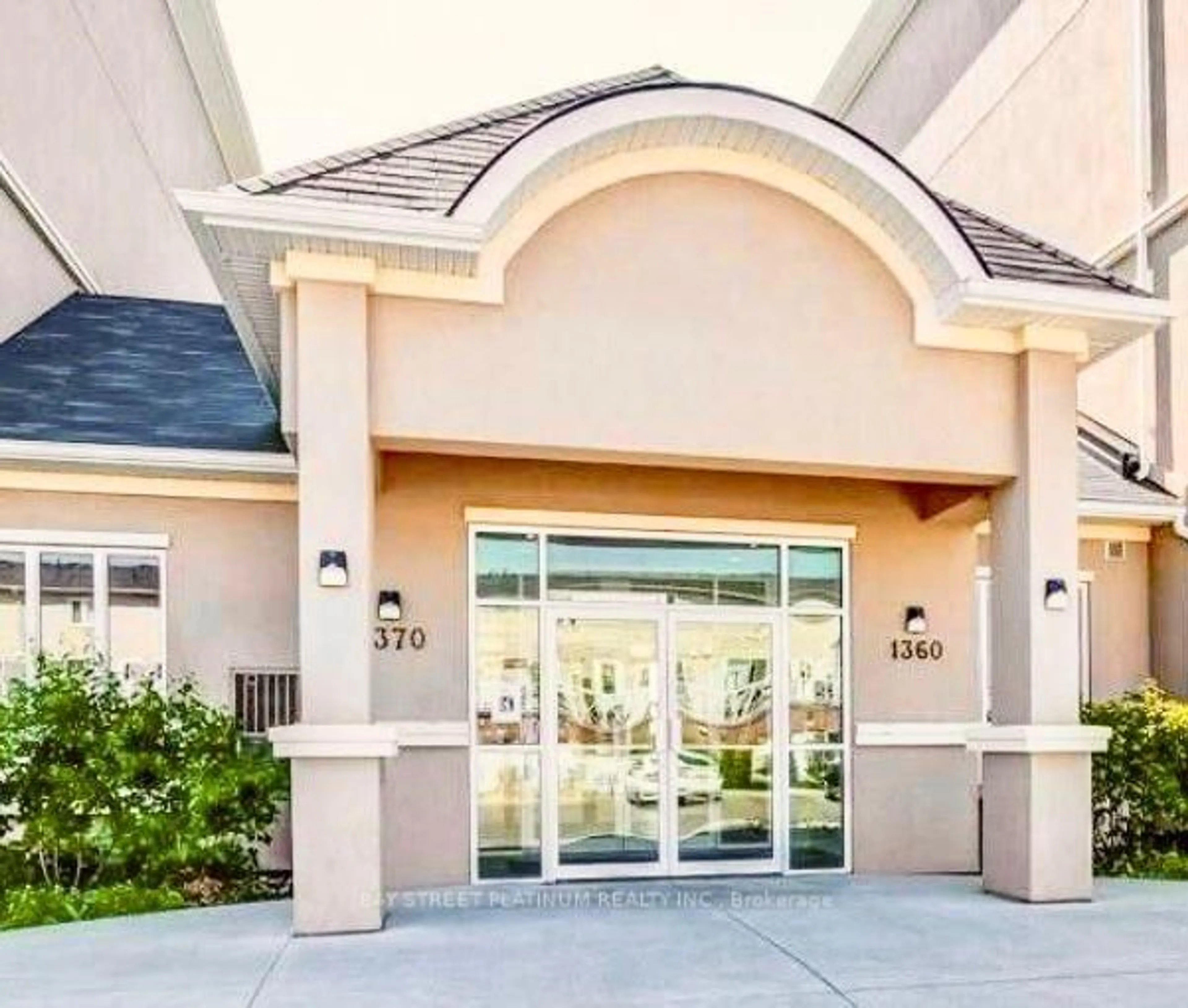 Indoor foyer for 313-1360 COSTIGAN RD Rd #313, Milton Ontario L9T 8X6