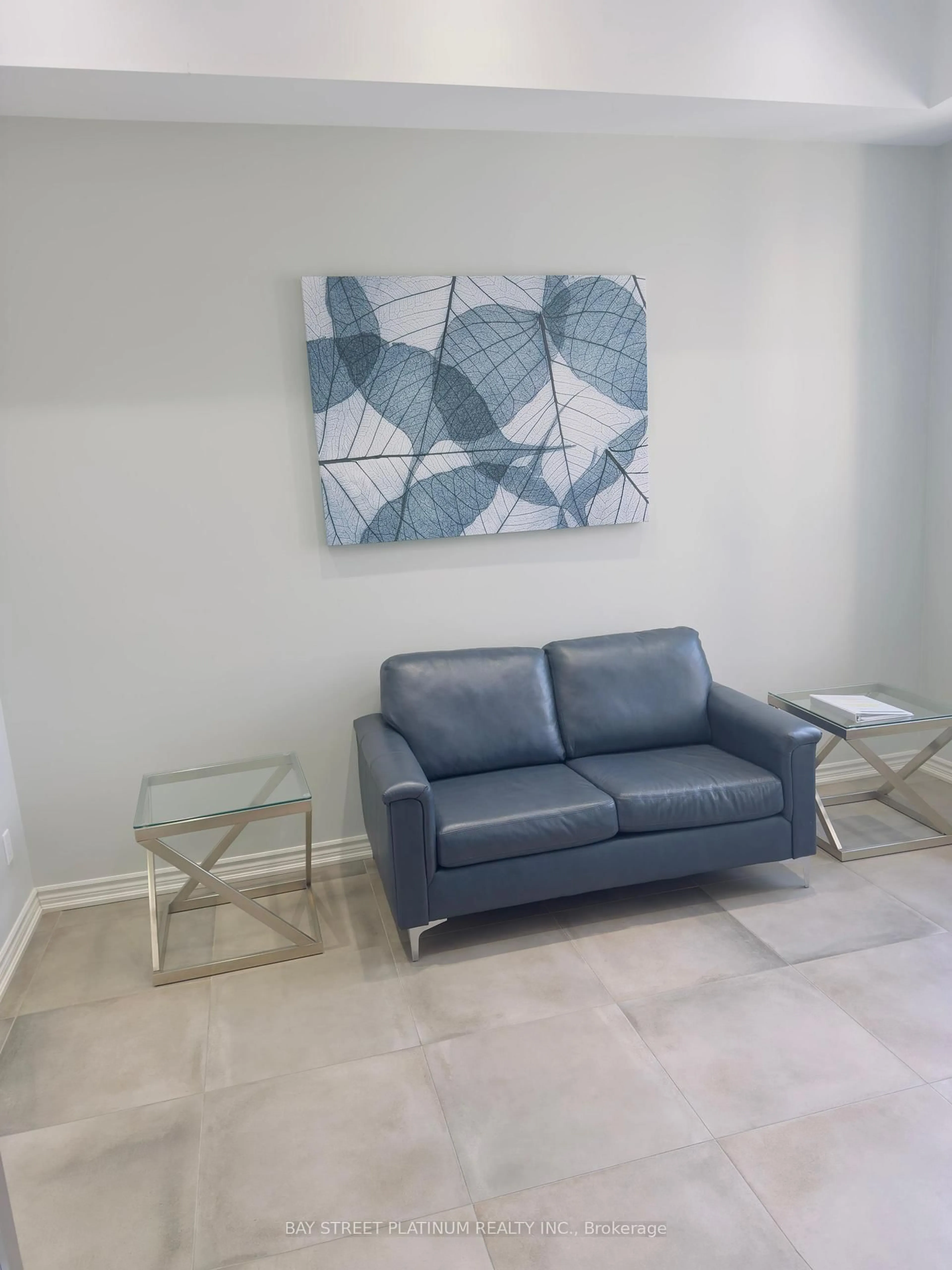 Living room with furniture, unknown for 313-1360 COSTIGAN RD Rd #313, Milton Ontario L9T 8X6