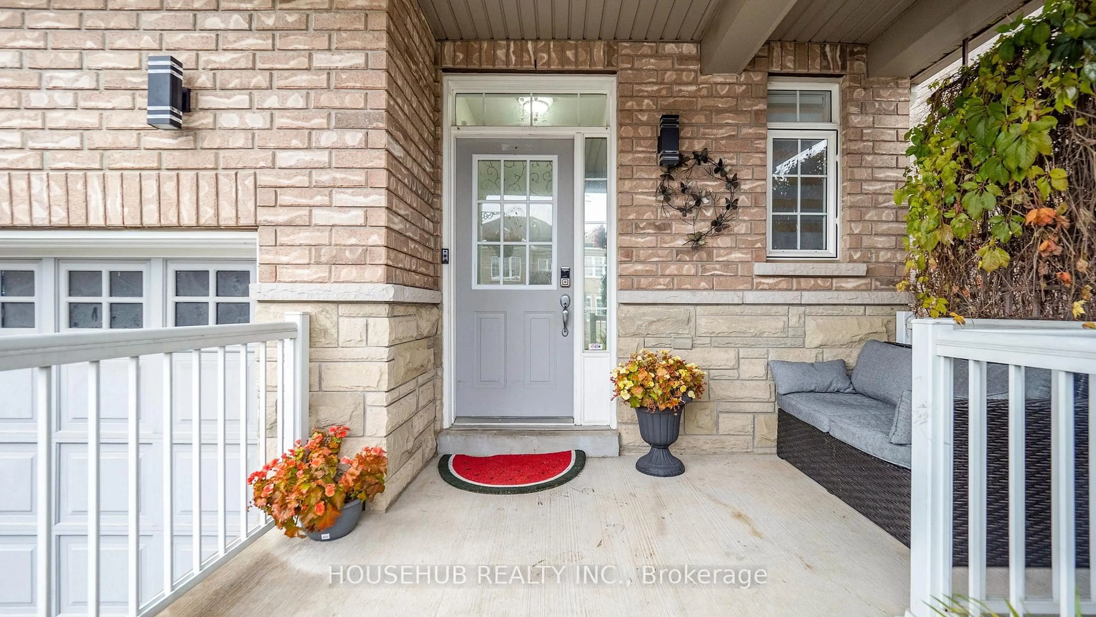 Indoor entryway for 1067 Mccuaig Dr, Milton Ontario L9T 6T2