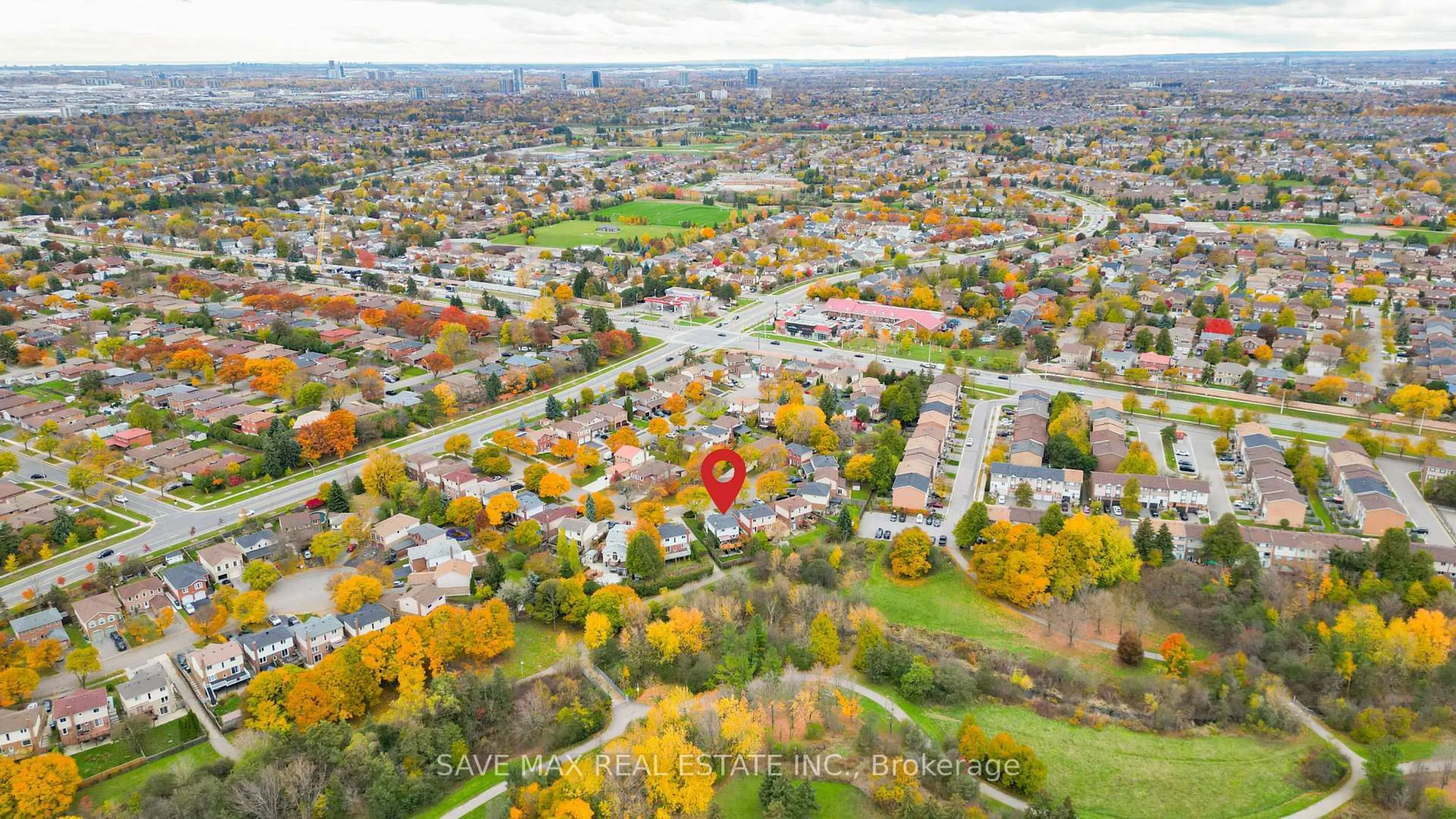 A pic from outside/outdoor area/front of a property/back of a property/a pic from drone, street for 22 Marengo Crt, Brampton Ontario L6S 4H6